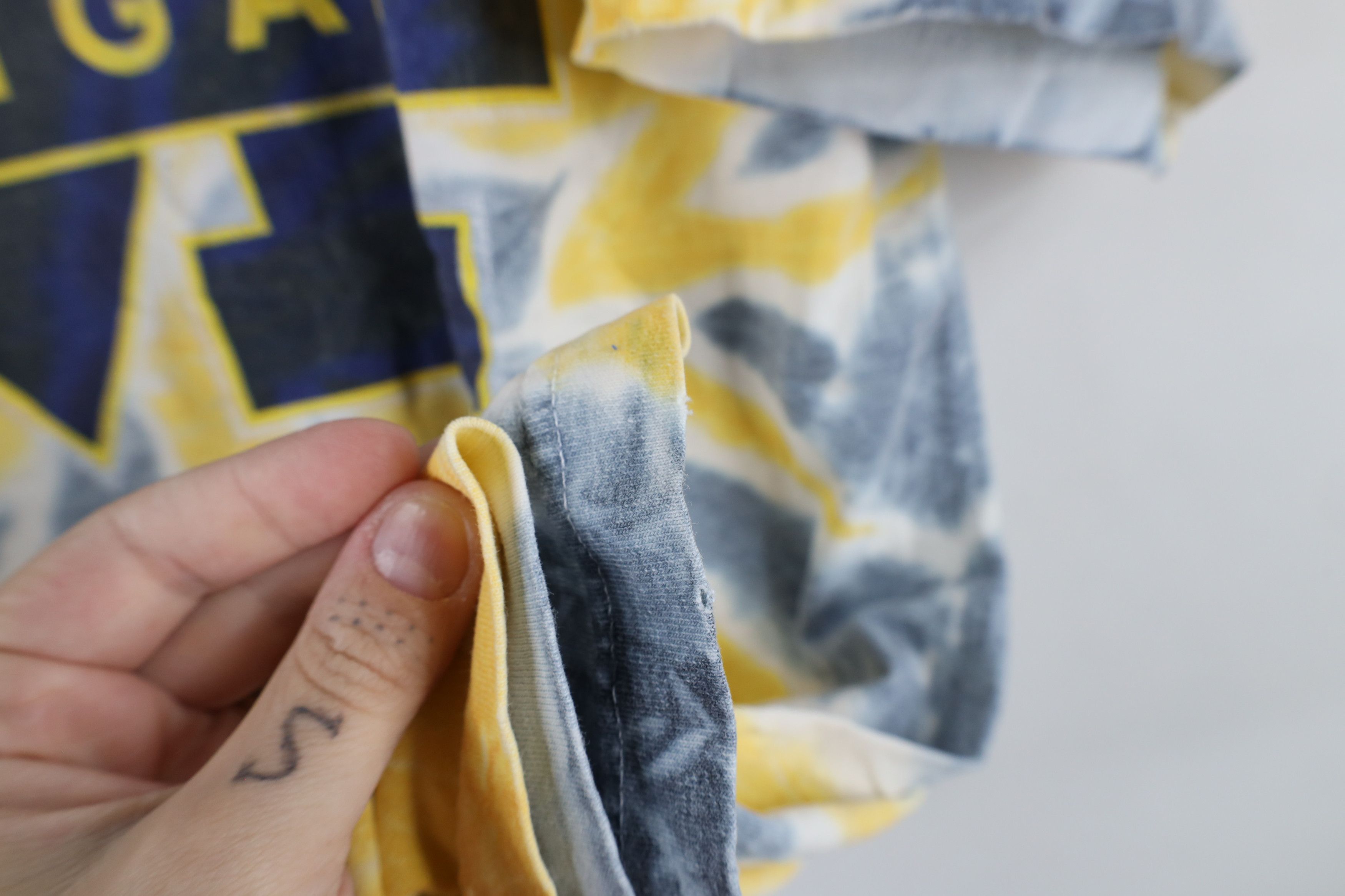 Vintage Vintage 90s Tie Dye Acid Wash University of Michigan T-Shirt Size US L / EU 52-54 / 3 - 10 Thumbnail
