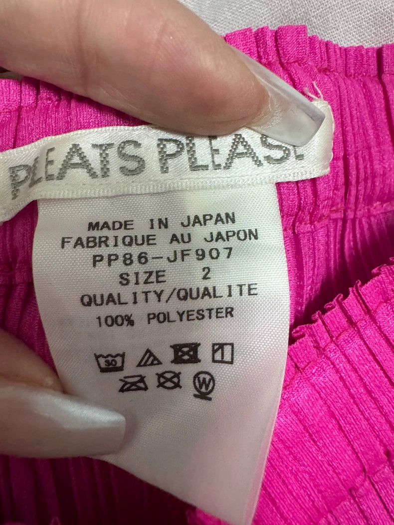 Issey Miyake Issey Miyake size:2 Magenta pleated trousers Size 31" - 2 Thumbnail