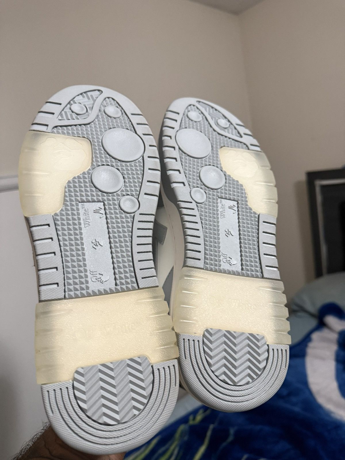 Off-White Off white out of office Size US 10.5 / EU 43-44 - 5 Thumbnail