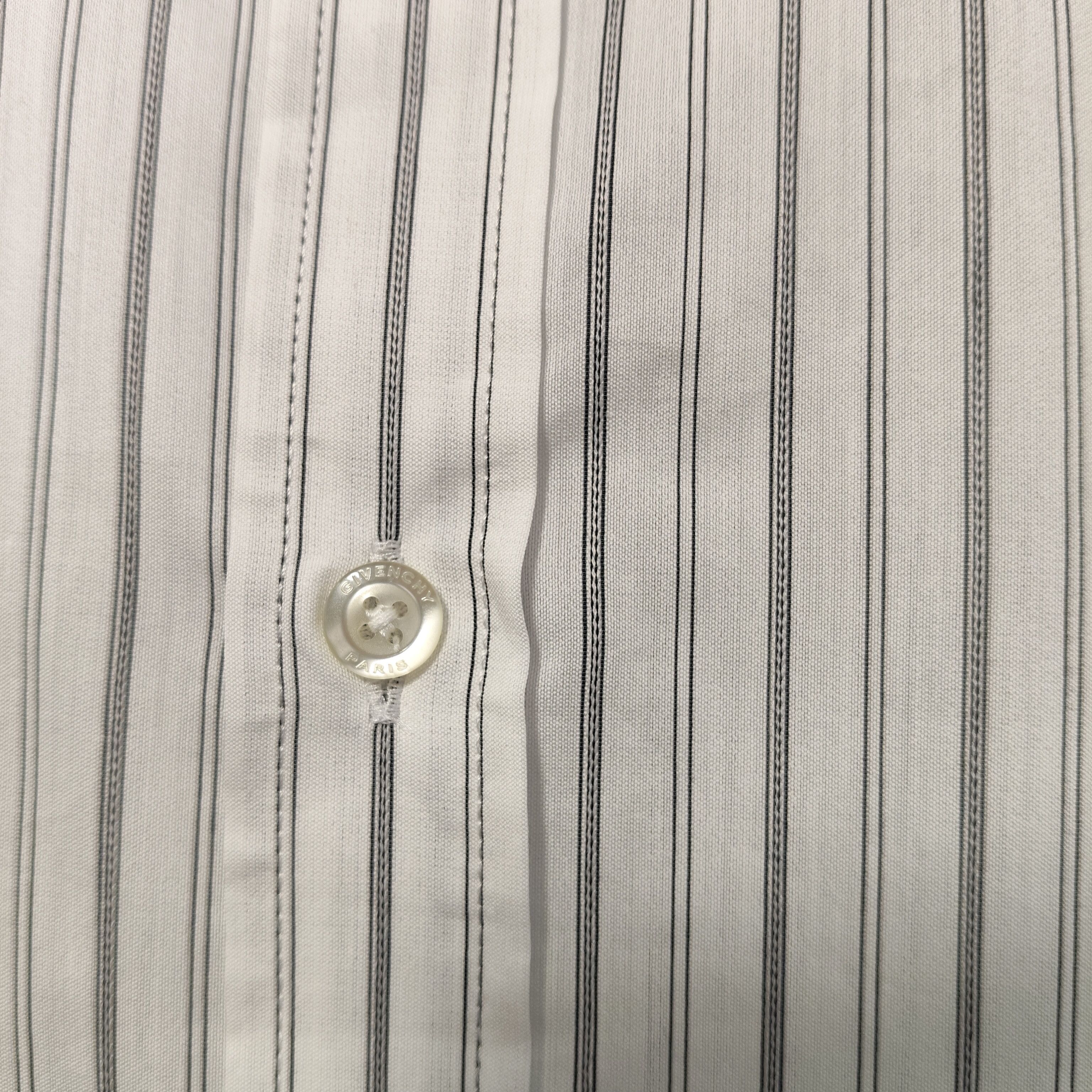 Givenchy Embroidered logo shirt Size US L / EU 52-54 / 3 - 4 Thumbnail