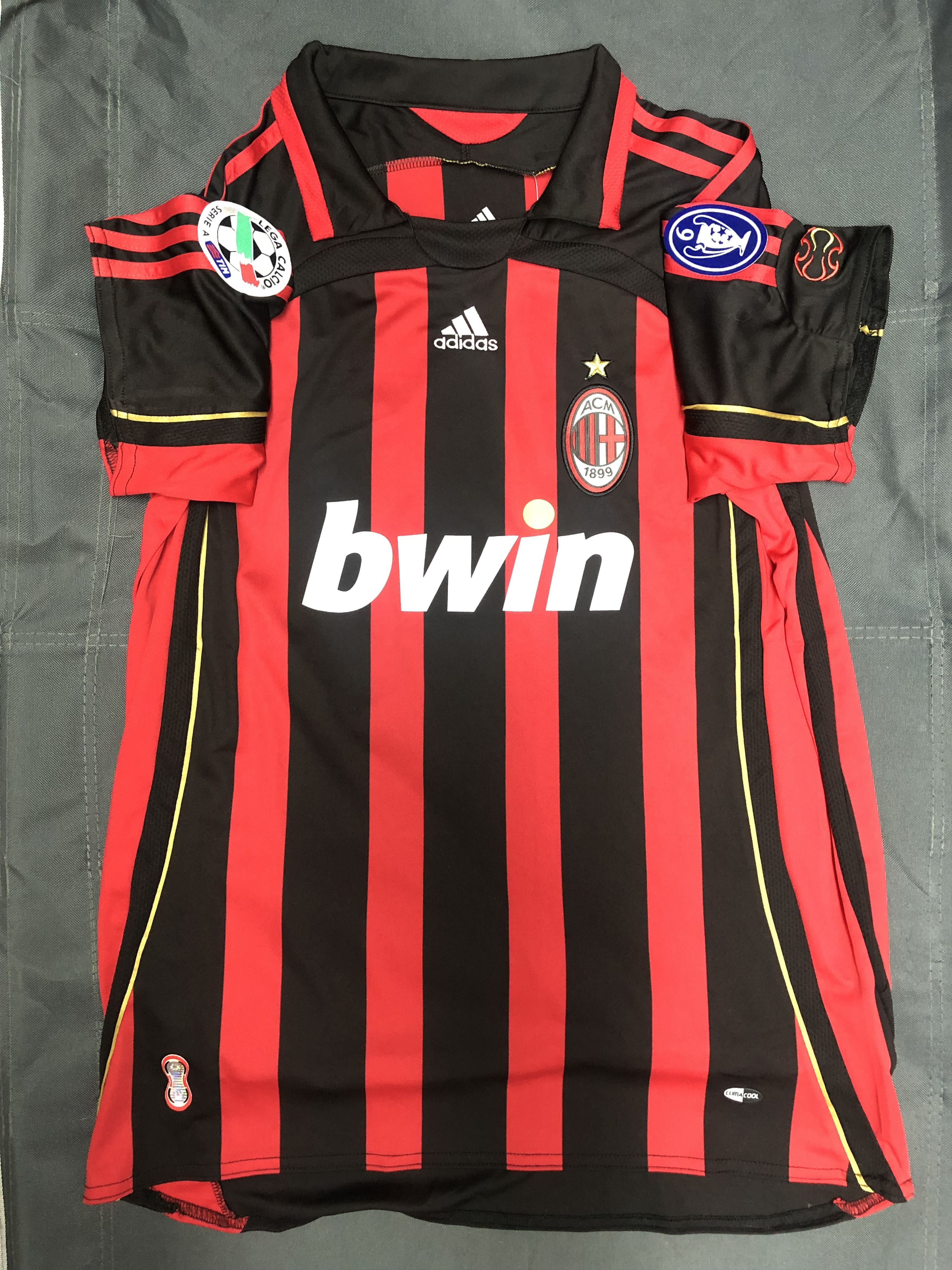 06/07 | AC Milan | Ronaldinho| Retro Home Jersey
