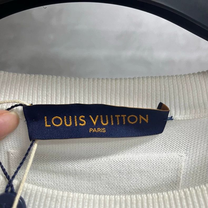 Louis Vuitton Louis Vuitton White geometric pattern short sleeves round Size US XL / EU 56 / 4 - 2 Thumbnail