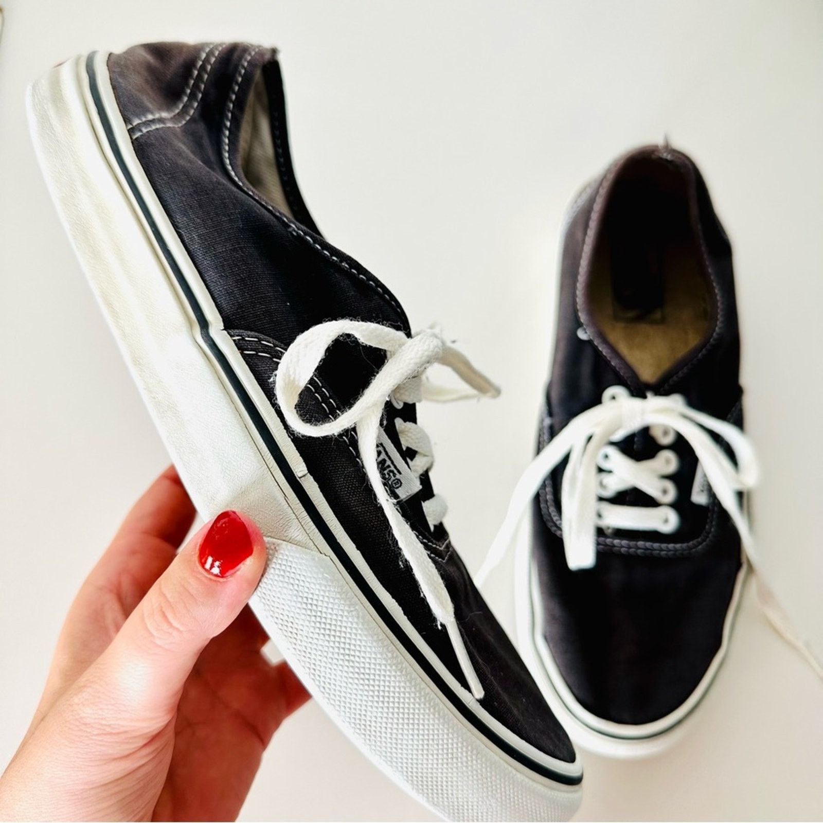 Vans VANS Classic Authentic Lace Up White Black Sneakers Shoes Size US 9.5 / IT 39.5 - 1 Thumbnail