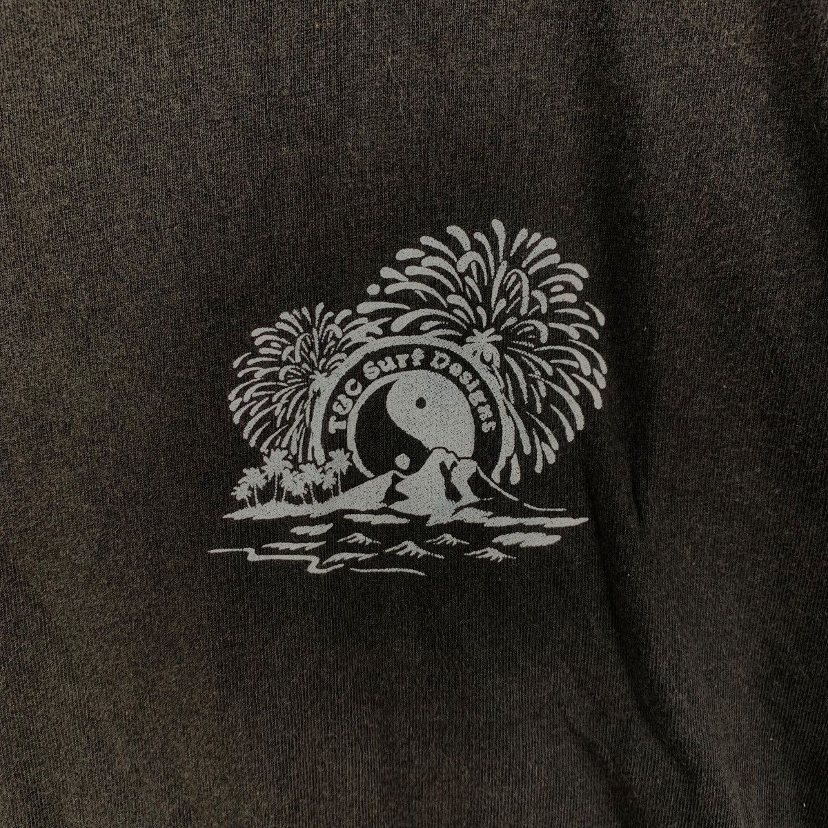 Vintage Vintage T&C SURF DESIGNS Fireworks Hawaii Illustration Tee Size US XL / EU 56 / 4 - 5 Thumbnail