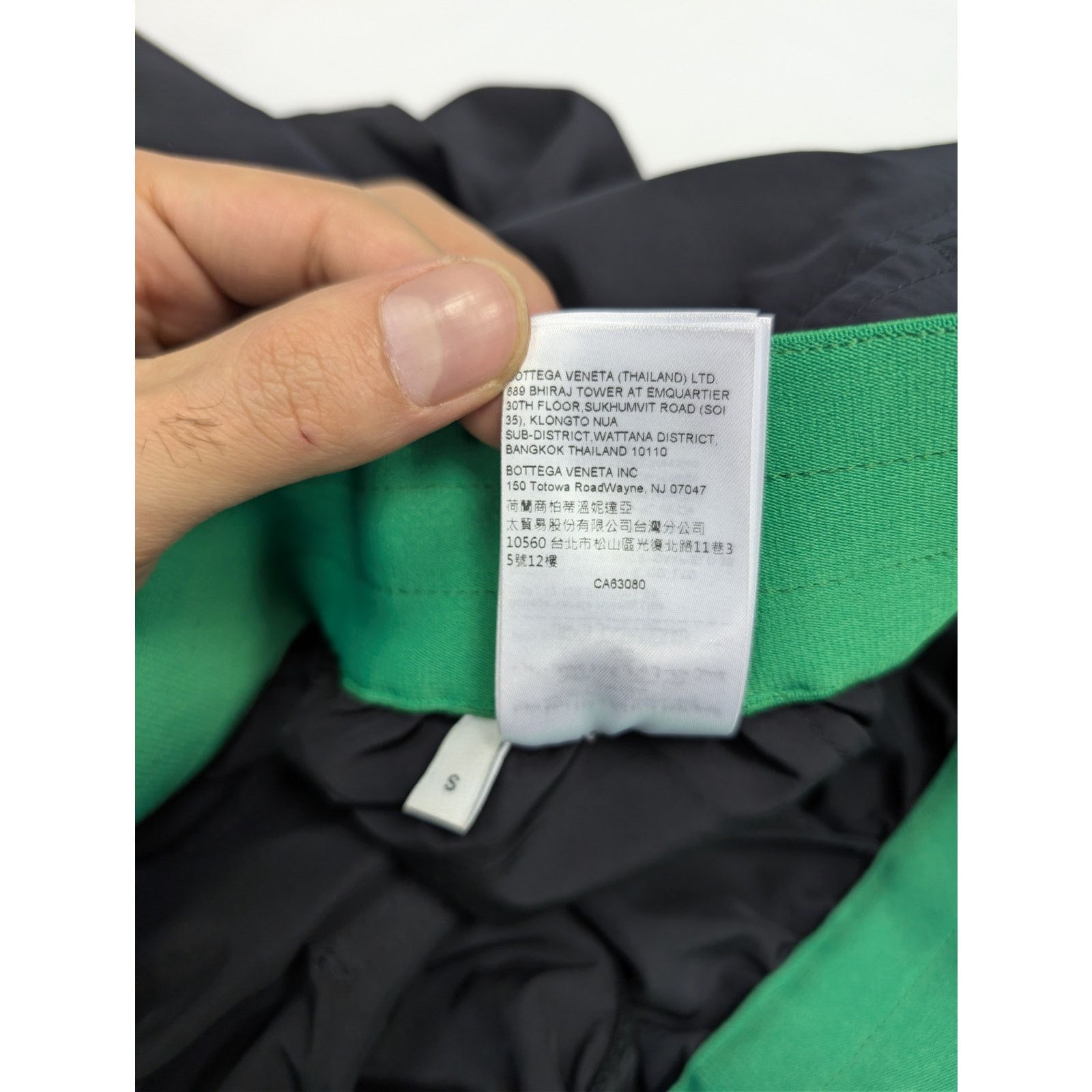 Bottega Veneta o1rshd1 Lightweight Technical Nylon Shorts in Black Size US 30 / EU 46 - 19 Thumbnail