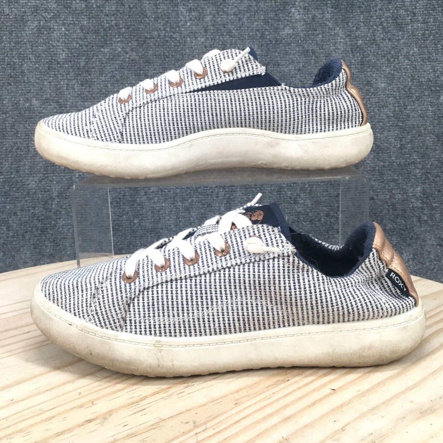 Vintage Roxy Shoes Womens 8.5 Walking Sneakers Blue Striped Lace Up Low Top Comfort Shirt Sneaker Womens Adult 8.5 Blue Striped Casual Shoes Mens? Size M / US 6-8 / IT 42-44 - 2 Thumbnail