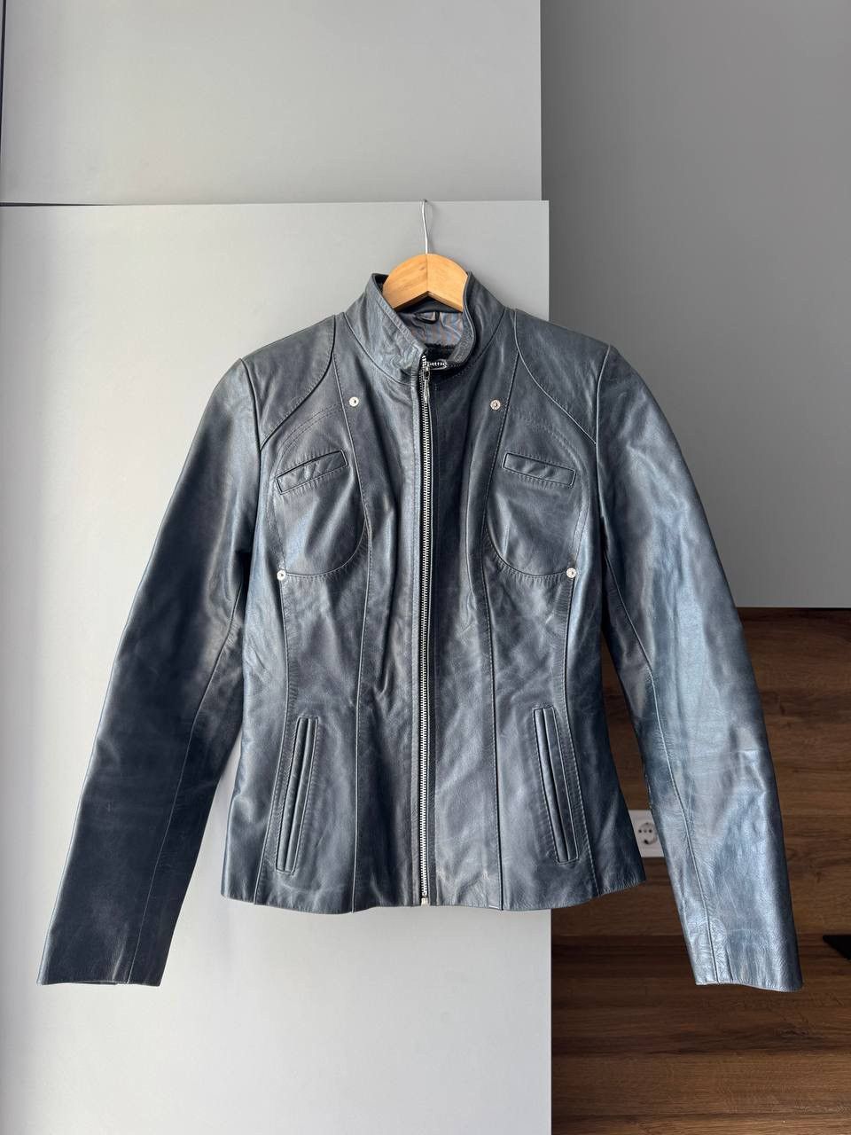 Japanese Brand Vintage Pablo Valentino Miss V Leather Jacket Made for Japan Size M / US 6-8 / IT 42-44 - 1 Thumbnail