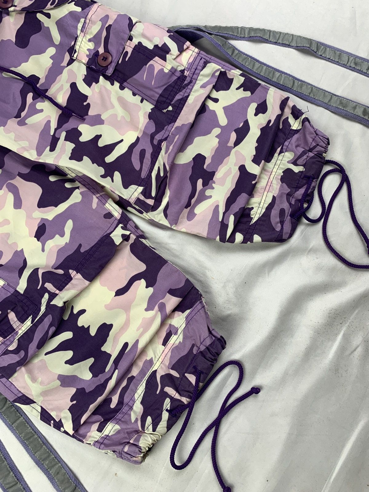 Japanese Brand 2000s UFO USA Purple Camo Combat Cargo Capri Pants Size 28" / US 6 / IT 42 - 8 Thumbnail