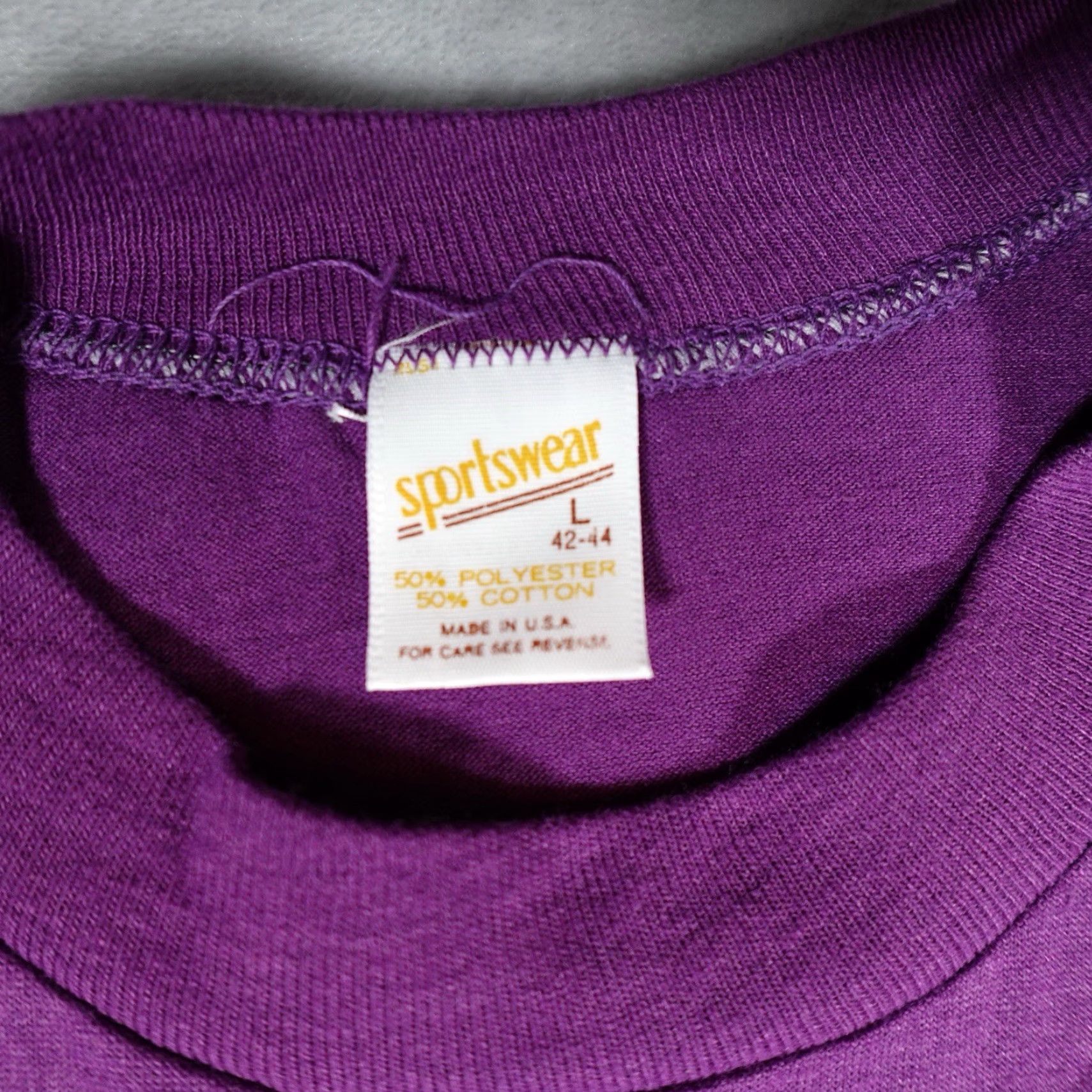Vintage VINTAGE Broadway Atrium New York T Shirt Mens L Slim Fit Purple 80s Size US L / EU 52-54 / 3 - 3 Thumbnail