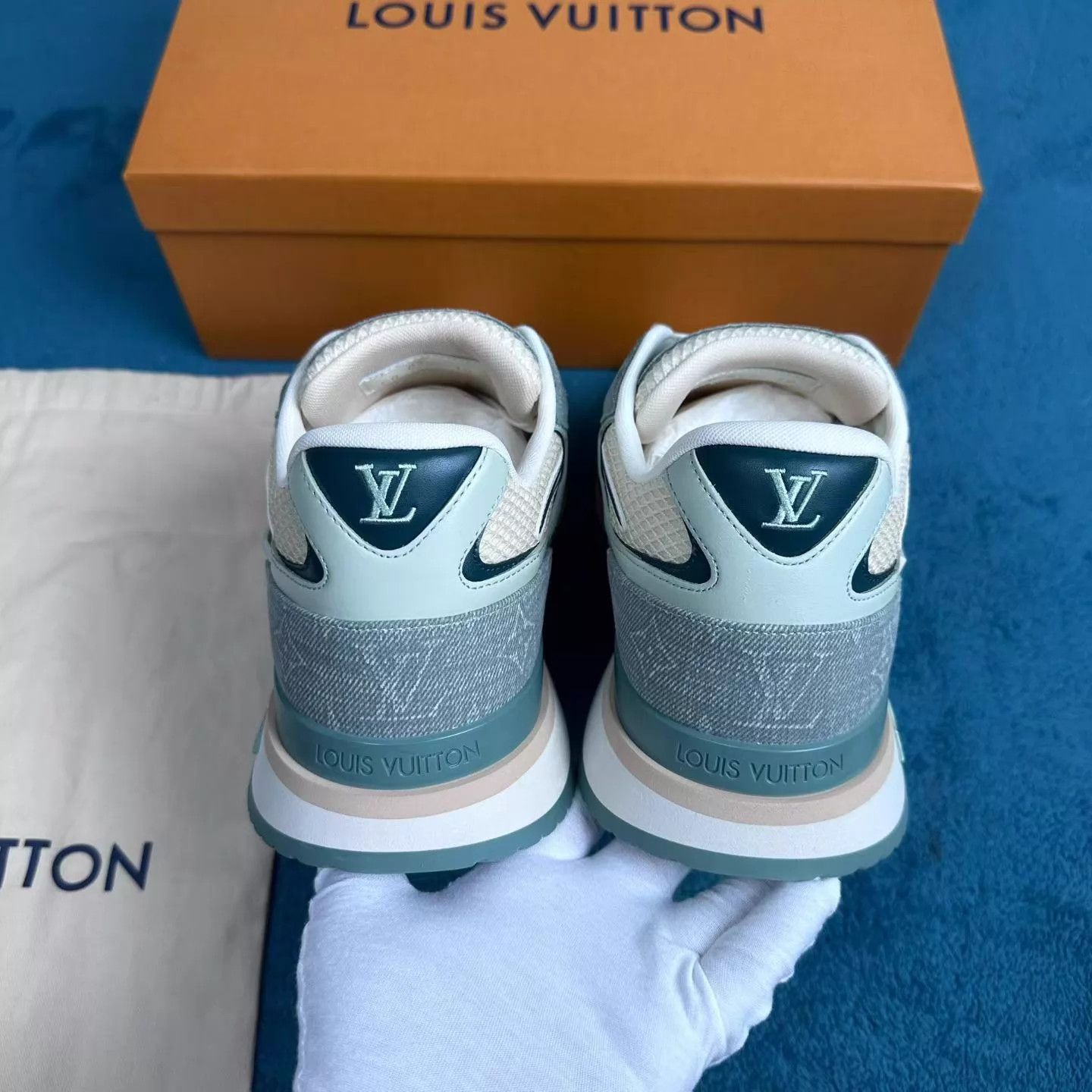 Louis Vuitton LV Run Away Mesh Embroidered Lace-Up Low-Top Sneaker Green Size US 11 / EU 44 - 4 Thumbnail