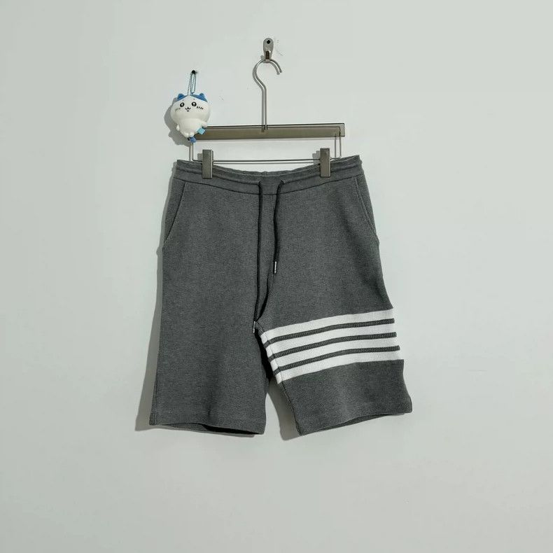 Thom Browne Thom Browne size2 Gray waffle four stripe shorts Size US 26 / EU 42 - 2 Thumbnail
