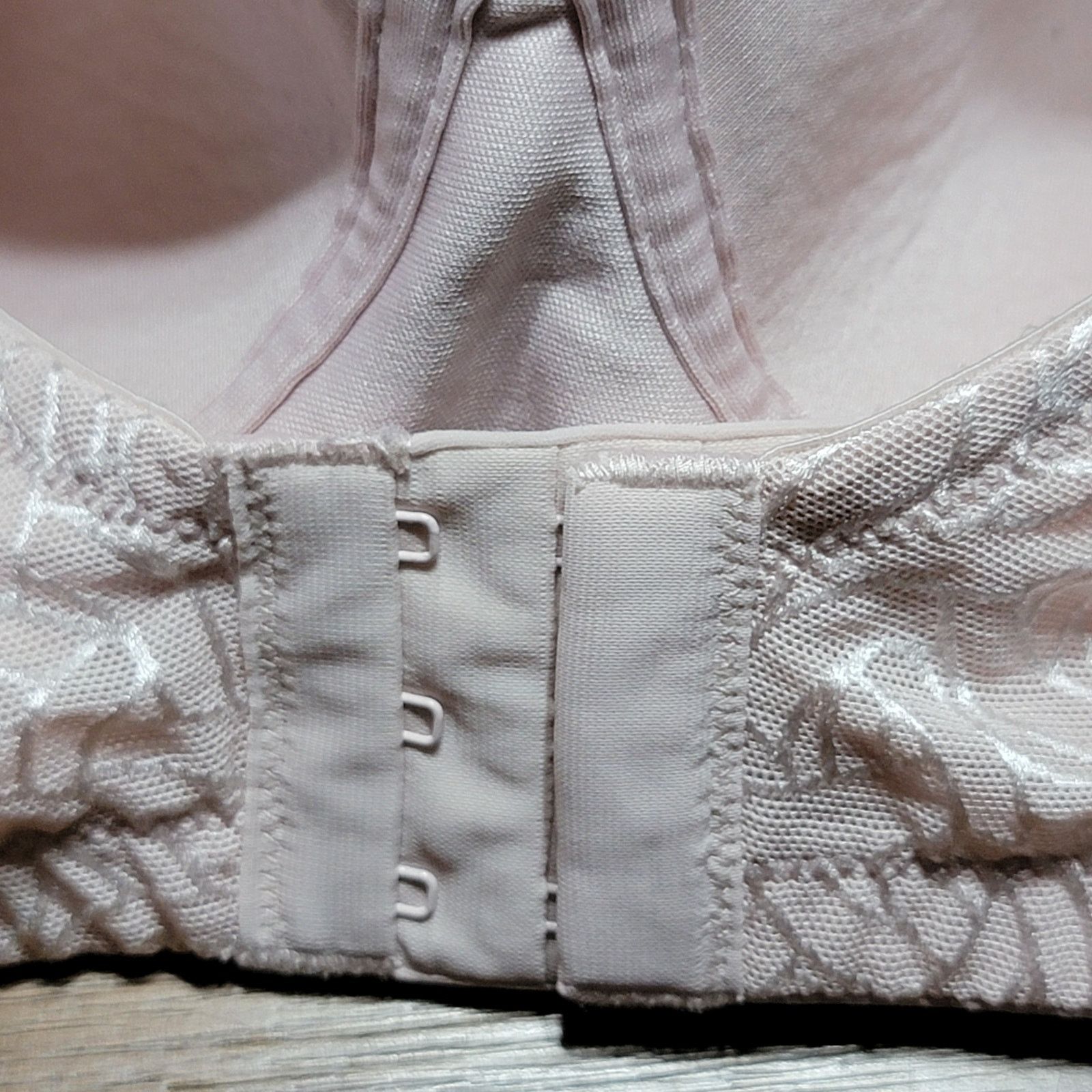 Other Vanity Fair Bra w/ Small Padding No Underwire - Size 40D Size ONE SIZE - 3 Thumbnail