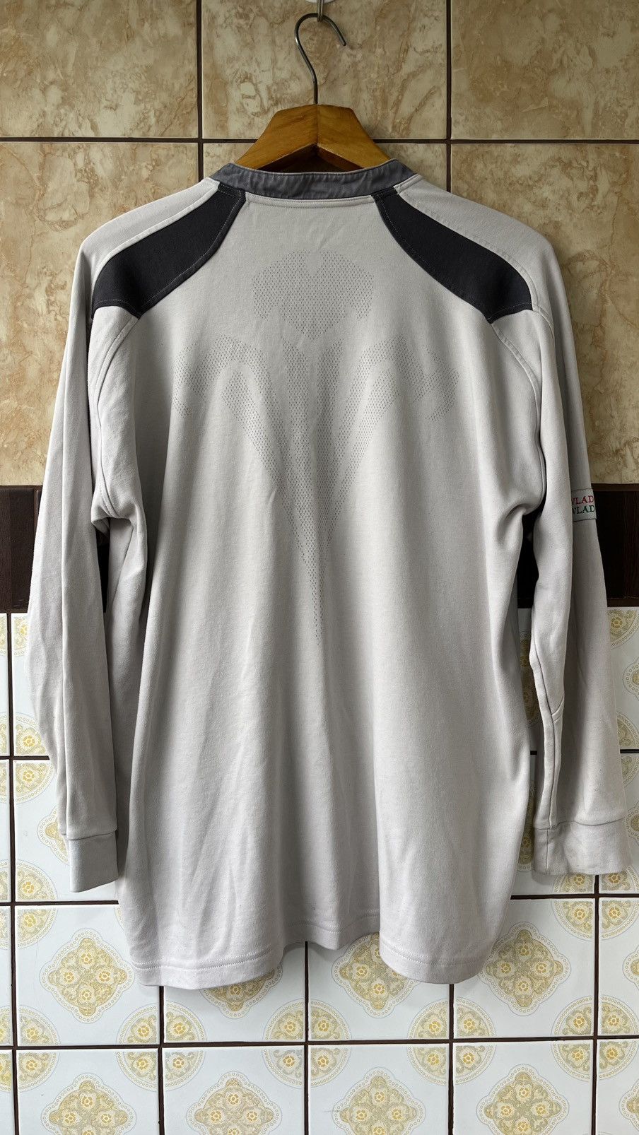 Reebok 2005 Reebok WRU Wales vintage rugby long sleeve Size US L / EU 52-54 / 3 - 4 Thumbnail