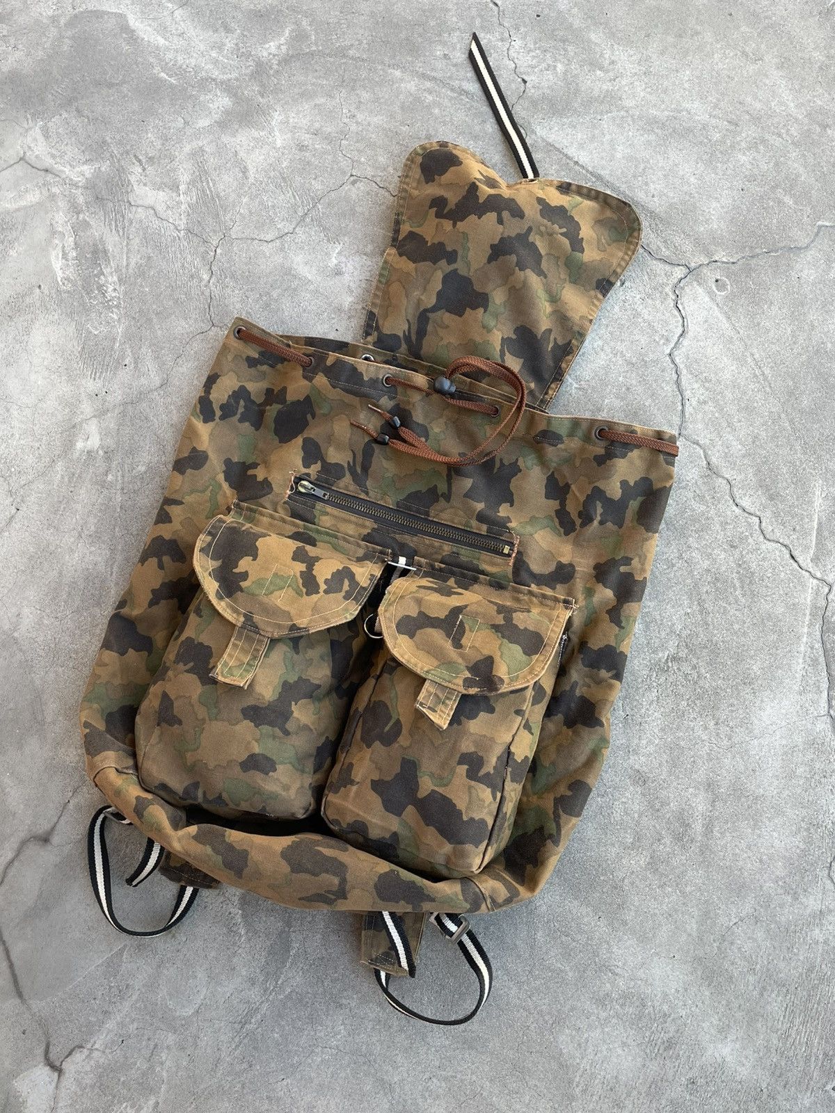 Vintage Camouflage Military Backpack w/ Vintage Zipper Size ONE SIZE - 11 Thumbnail