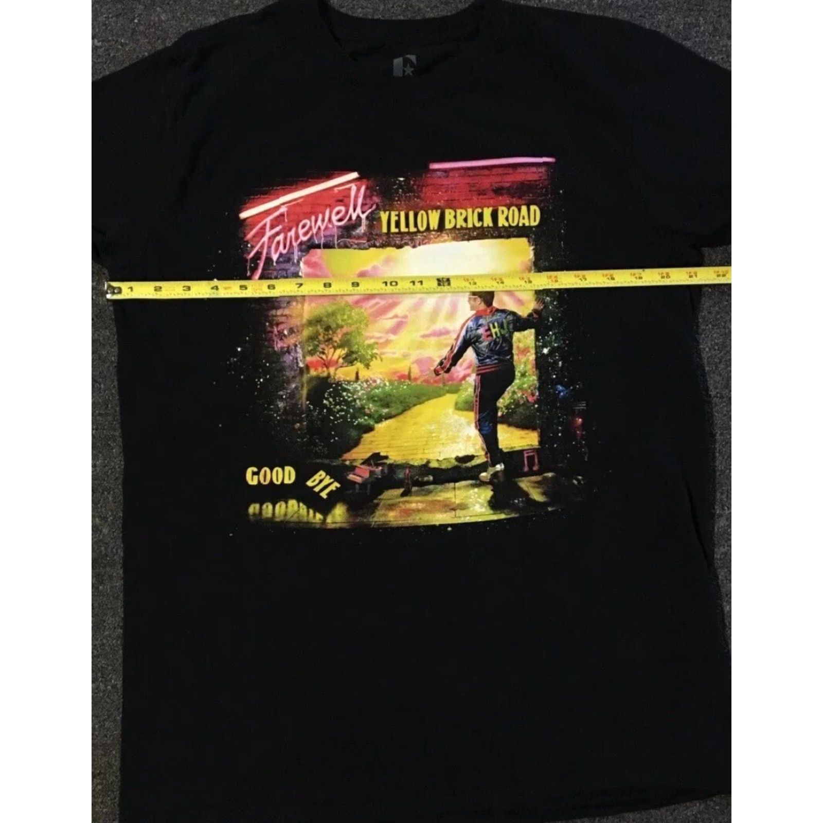 Vintage VINTAGE Elton John Farewell Yellow Brick Road Tour Shirt L Men's Black Rock Concert Band Retro Graphic Tee Size US L / EU 52-54 / 3 - 6 Thumbnail