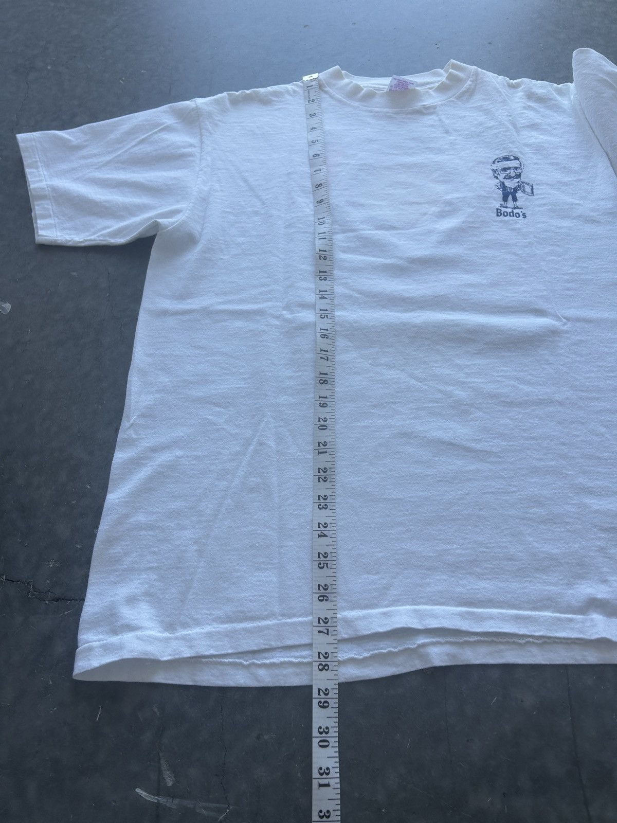 Vintage Vintage 90s Bodos German Restaurant Moon Graphic Tee Size US L / EU 52-54 / 3 - 11 Thumbnail