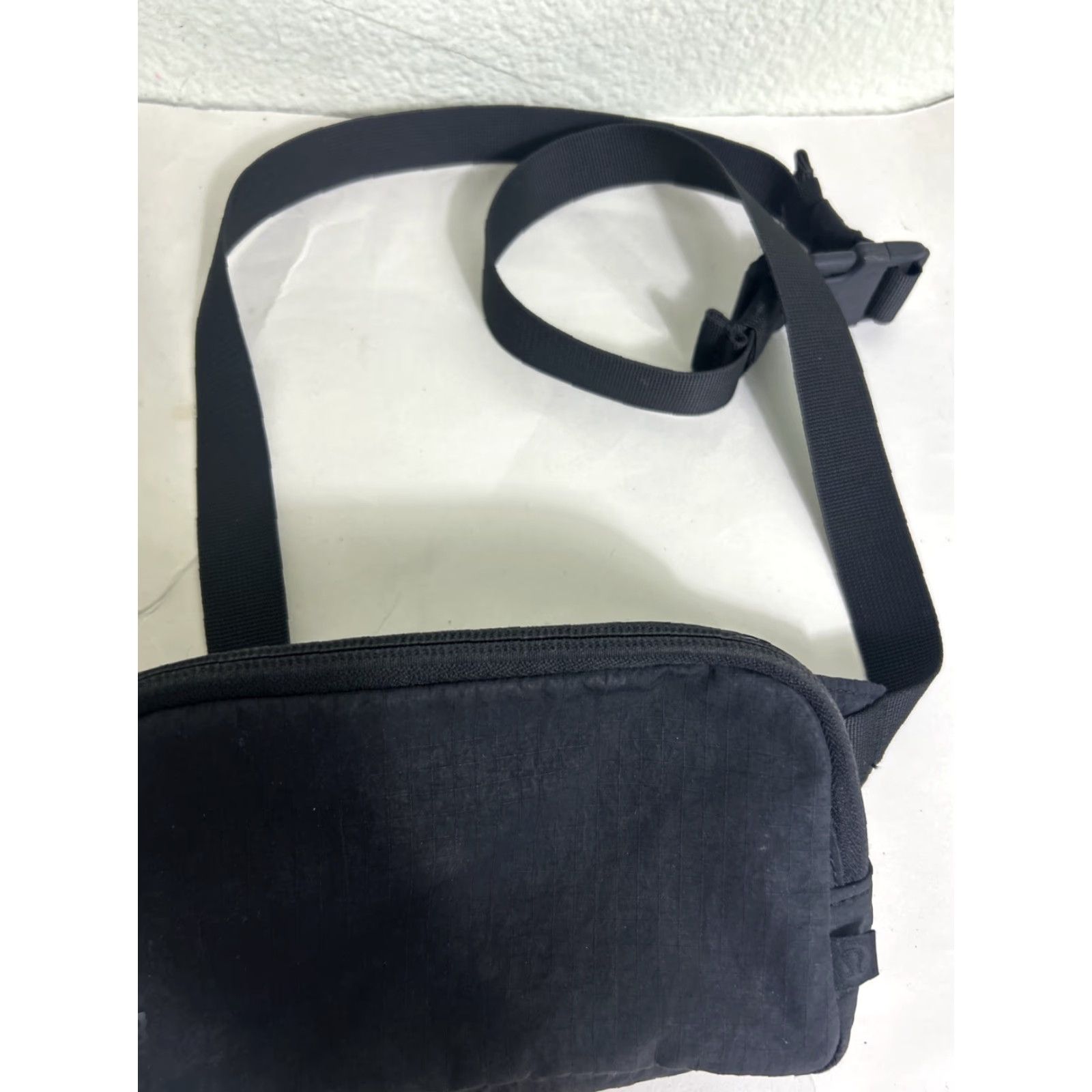 Lululemon Lululemon Everywhere Belt Bag Black Crossbody Waist Fanny Pack Small Women Adjustable Strap Nylon Polyester Matte Zipper Pouch Vintage No Size ONE SIZE - 4 Thumbnail