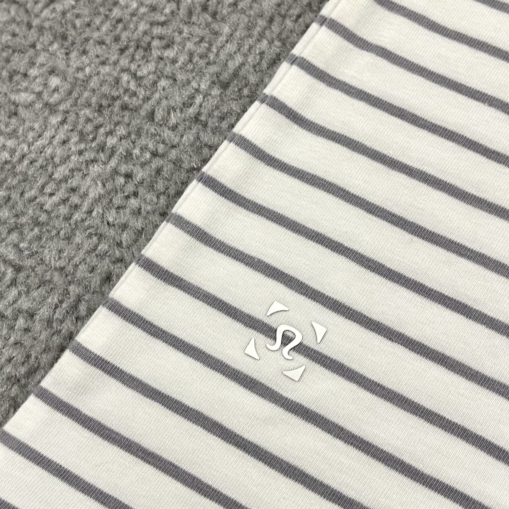 Lululemon Lululemon Shirt Mens Medium White Gray Stripe Everyday Essential Crewneck Casual Size US M / EU 48-50 / 2 - 3 Thumbnail