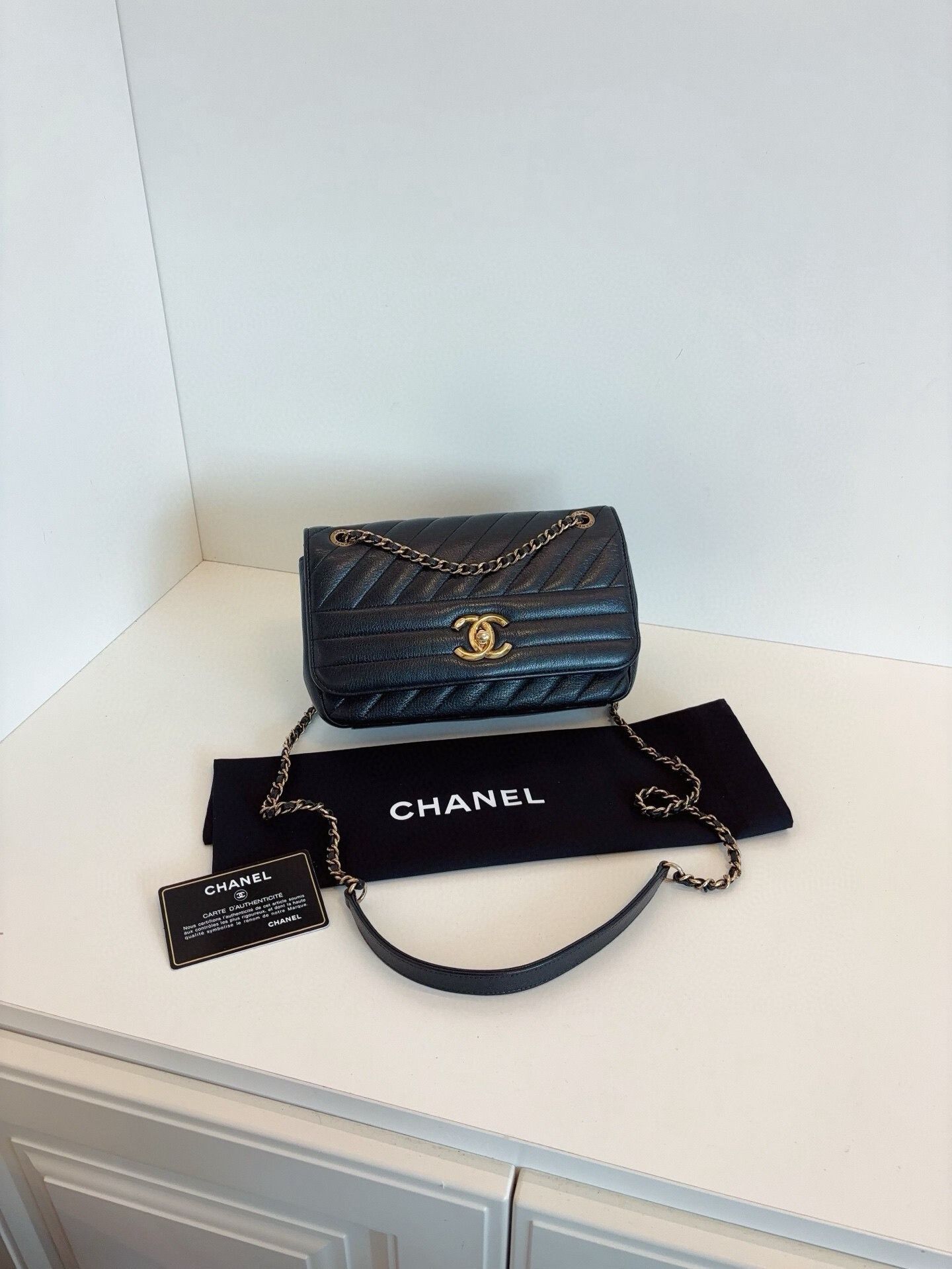 Chanel Pre-loved Bag Very good condition Size ONE SIZE - 1 Thumbnail