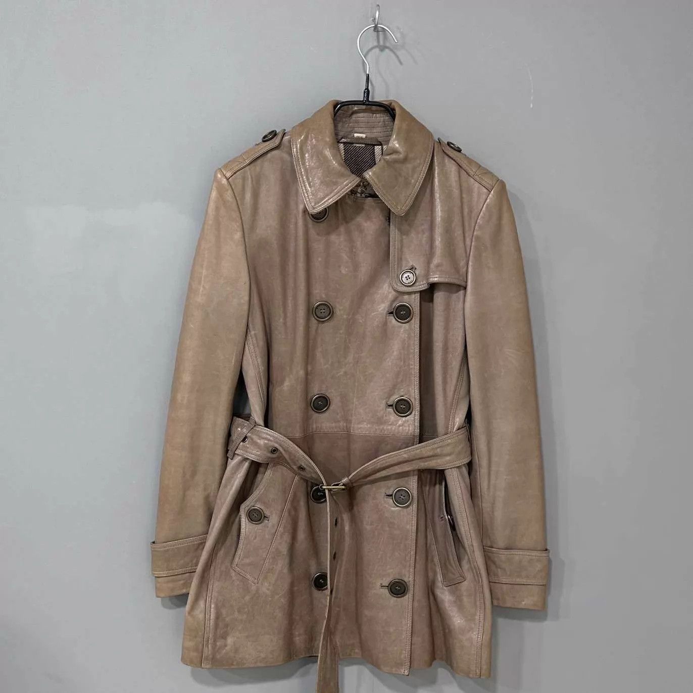 Burberry women's Burberry Vintage DB Yellowed Lambskin Coat UK6 95N Size XS / US 0-2 / IT 36-38 - 1 Thumbnail
