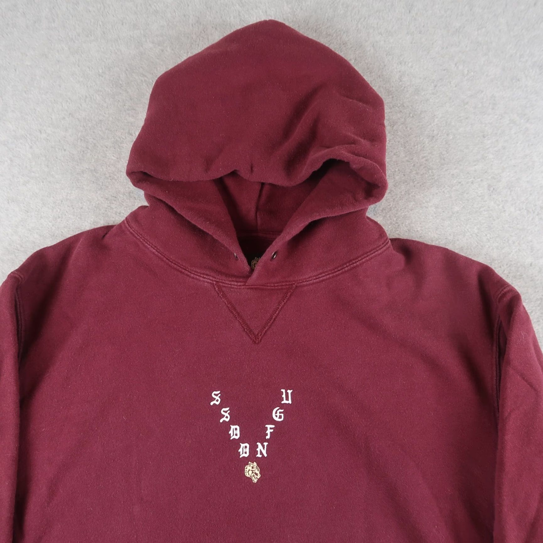 Darc Sport Darc Sport Wolves Club Hoodie Burgundy L Mens Pullover Graphic Print Sweatshirt 90s Sports Theme Size US L / EU 52-54 / 3 - 3 Thumbnail