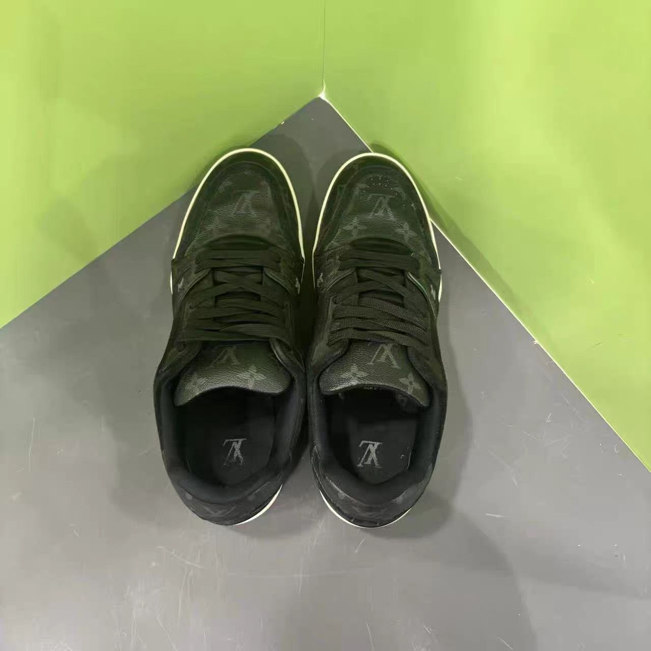 Louis Vuitton Louis Vuitton Trainer Sneakers K15 Size US 9 / EU 42 - 7 Thumbnail