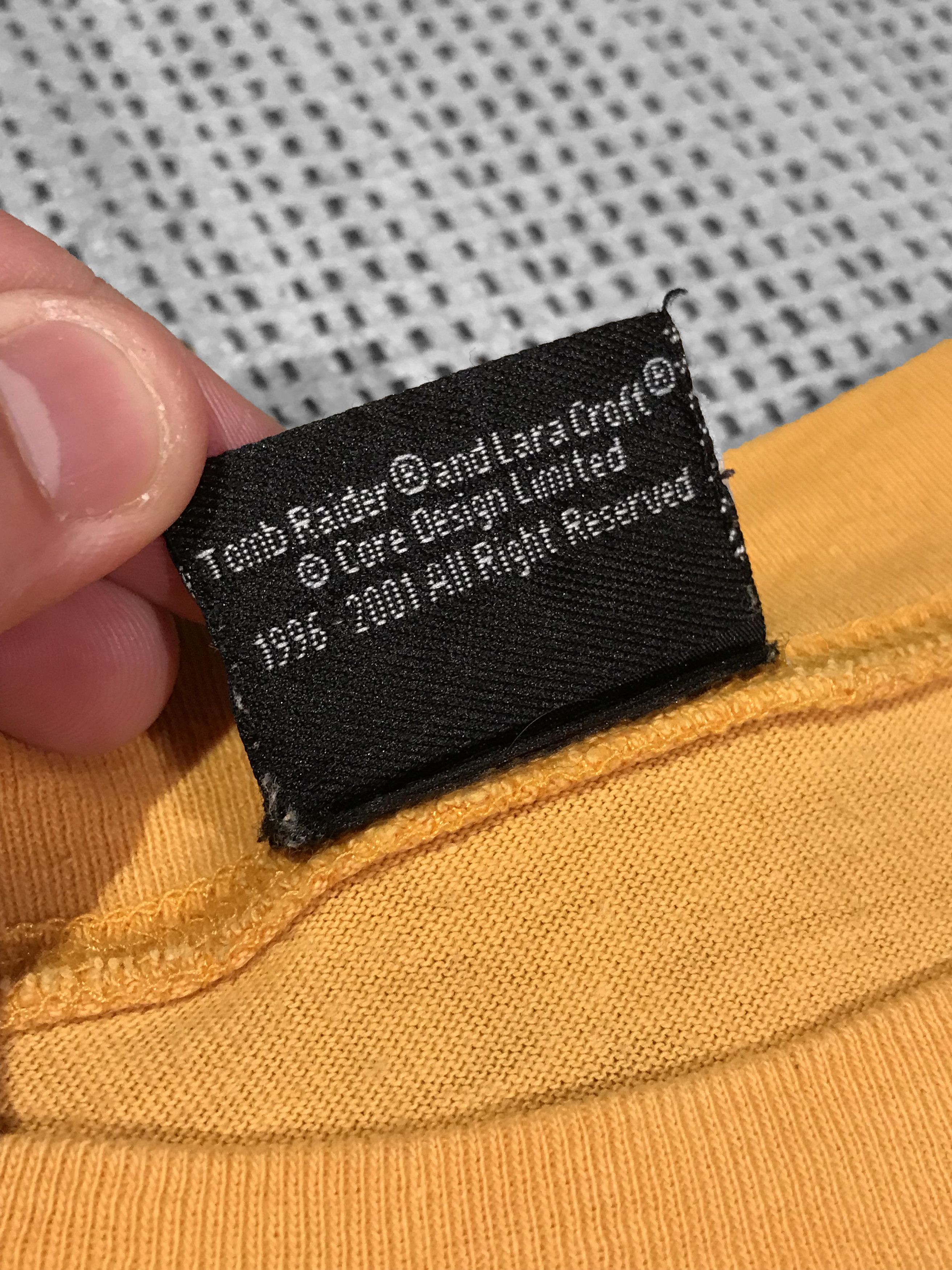 Vintage Vintage yellow T-shirt 1996/2001 Tomb Raider video game (XL) Size US XL / EU 56 / 4 - 5 Thumbnail