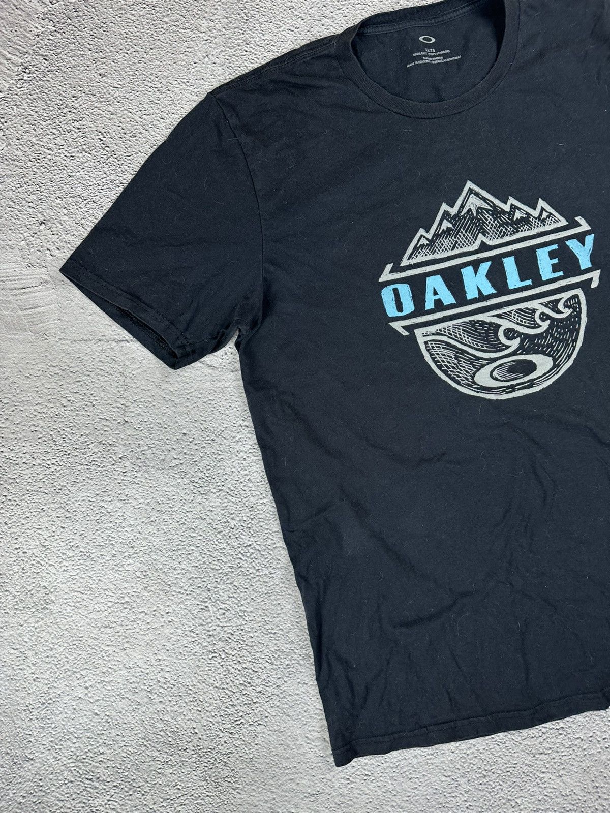 Oakley Vintage Oakley T-Shirt Big Logo Faded Y2K Japan Style Size US XL / EU 56 / 4 - 5 Thumbnail