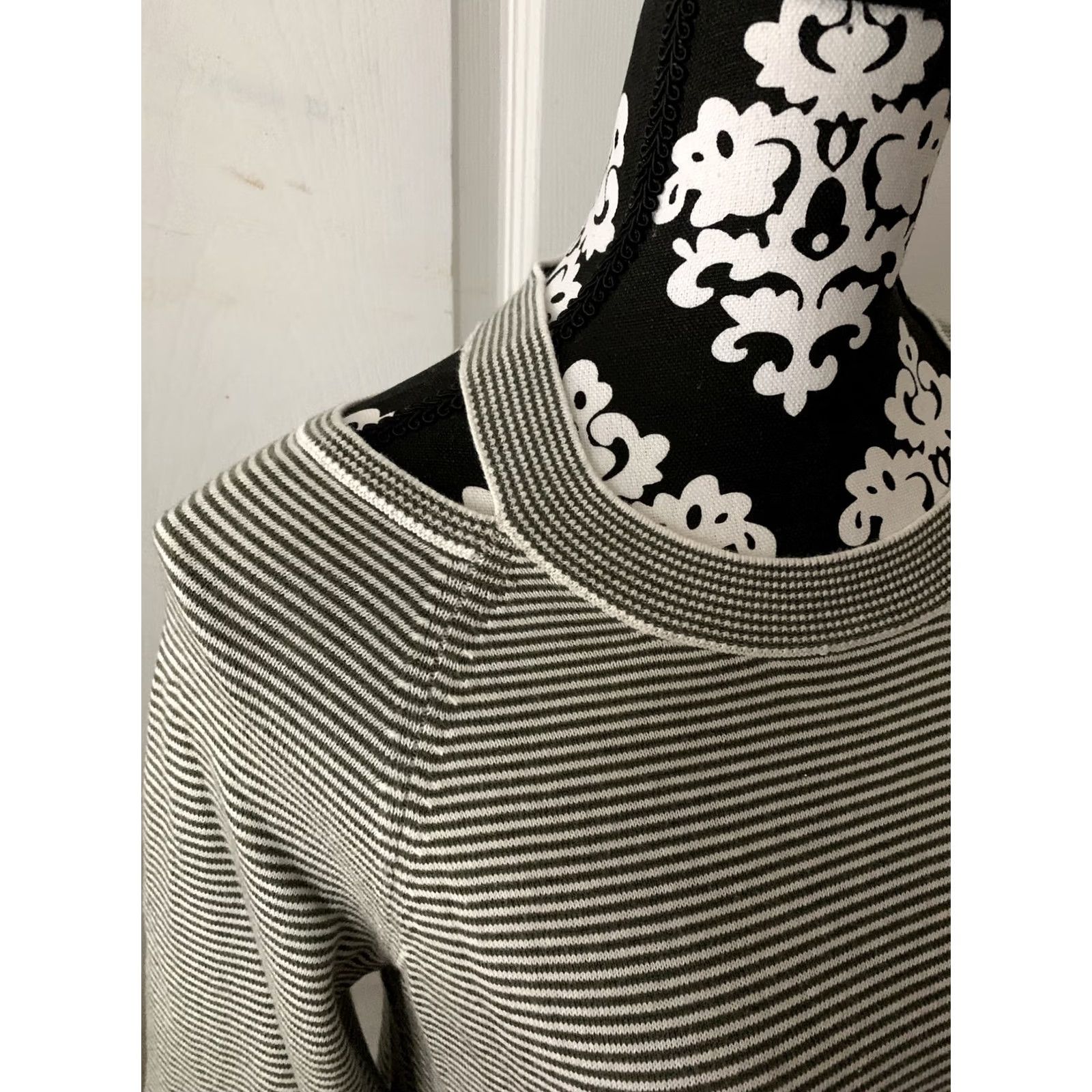 Loft Loft Blouse Shirt Knit Flared Sleeve Cutout Neck Multicolor Striped S Womens Travel Office Work SZ S Size S / US 4 / IT 40 - 3 Thumbnail