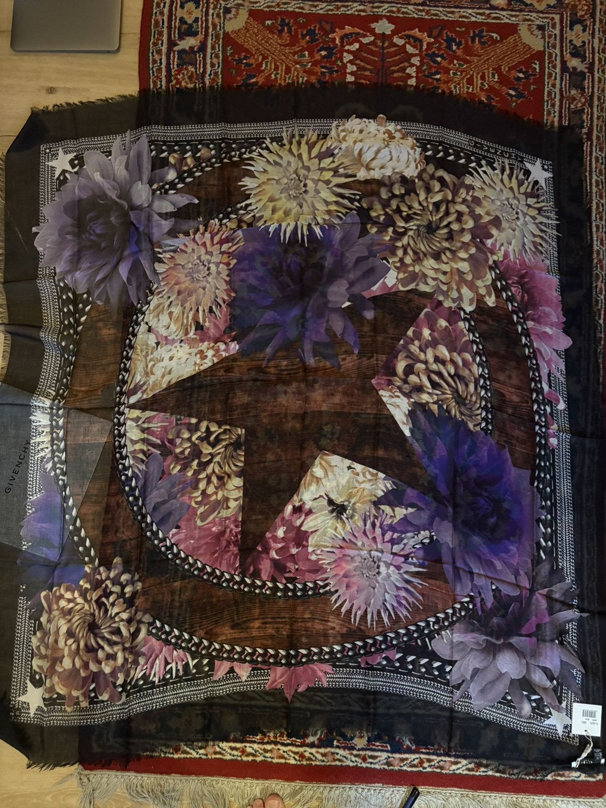 Givenchy Givenchy scarf with star and floral design Size ONE SIZE - 1 Thumbnail