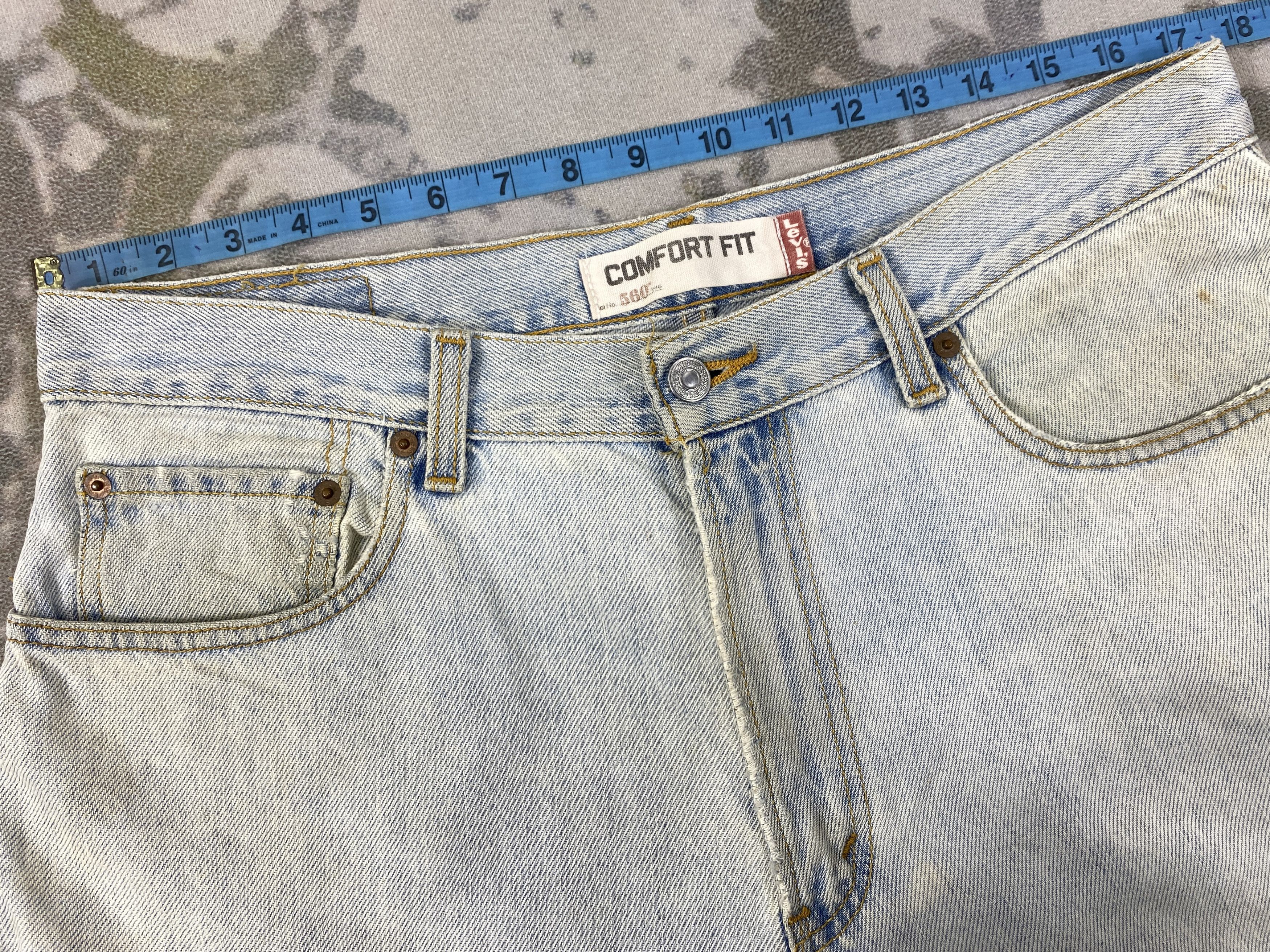 Levi's Light Wash Vintage Levi's 560 Jeans 35x32 Denim -JN1024 Size US 35 - 5 Thumbnail