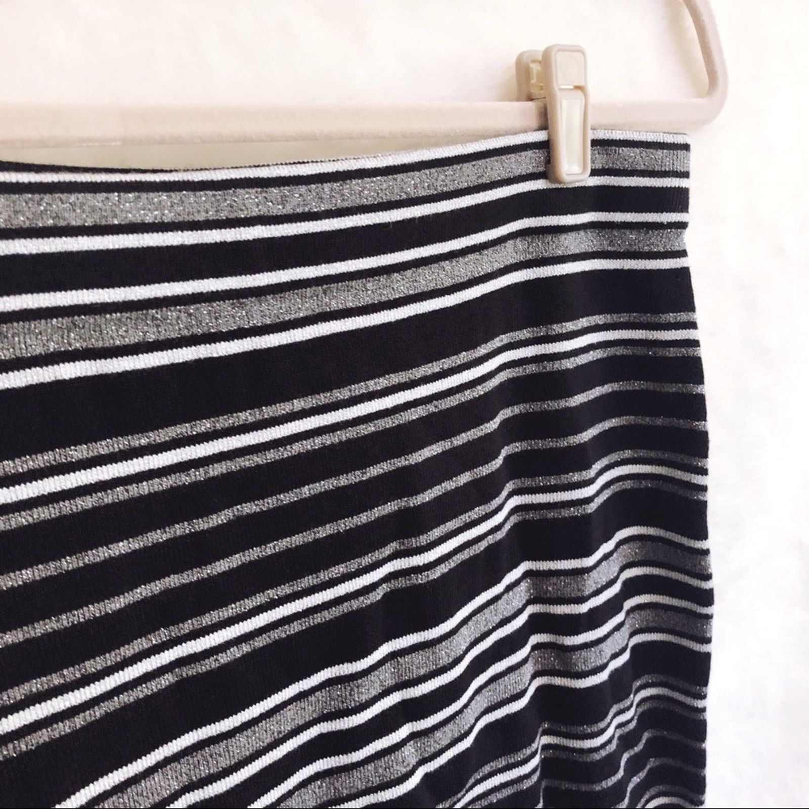 Loft LOFT Grey Striped Sweater Pencil Skirt Size 30" / US 8 / IT 44 - 2 Thumbnail