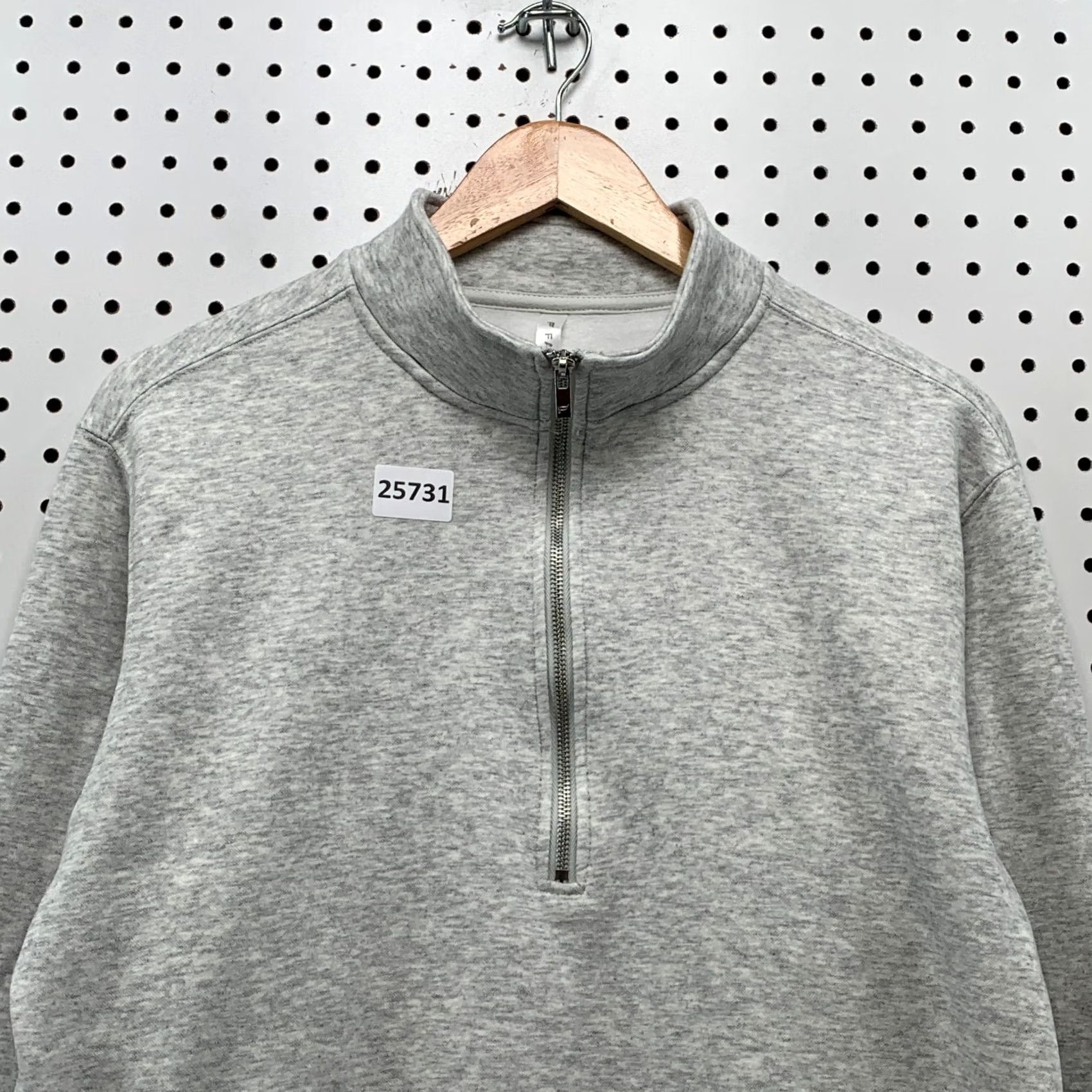 Fabletics Fabletics Pullover Sweatshirt Gray Womens Large Crop Long Sleeve 1/2 Zip Size L / US 10 / IT 46 - 2 Thumbnail