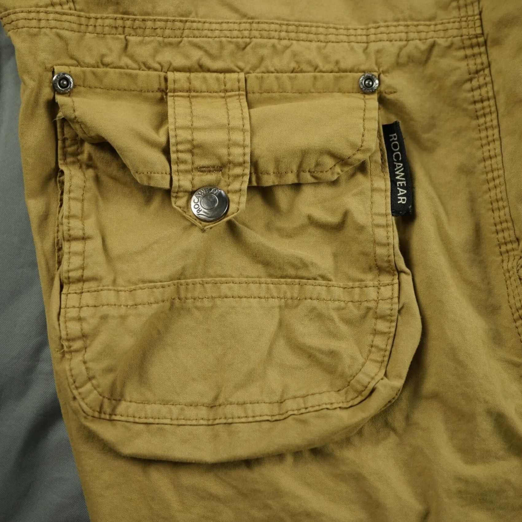 Rocawear VINTAGE Rocawear Cargo Shorts Mens 34 Khaki Belted Multi-Pocket Utility Hip Hop Streetwear Shorts Mens 34 Beige Cargo Pocket Belted Pockets Size US 34 / EU 50 - 4 Thumbnail