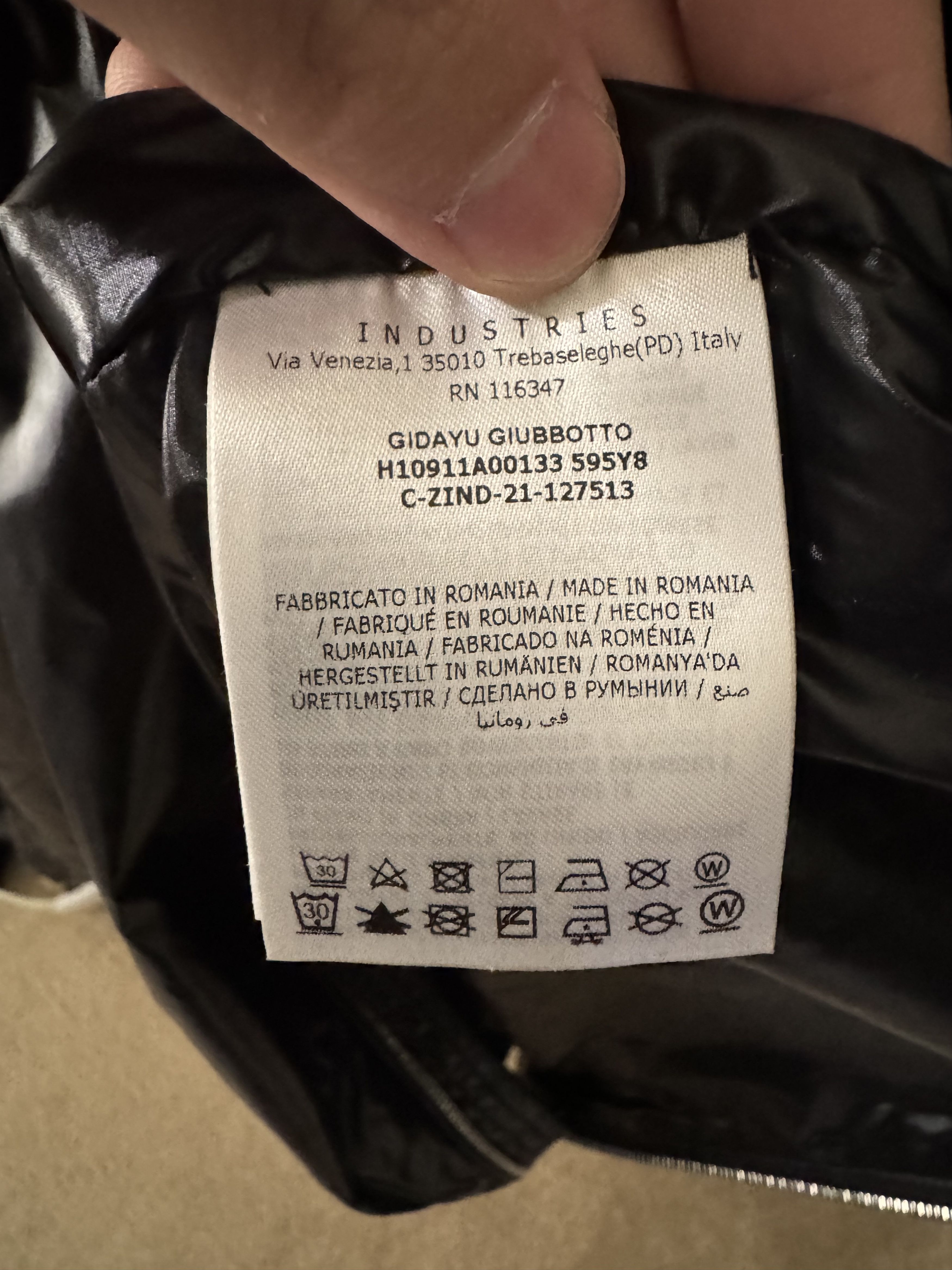 Moncler AUTH MONCLER GIDAYU BLACK JACKET (SIZE 3 – FITS MED / LRG) Size US L / EU 52-54 / 3 - 16 Thumbnail