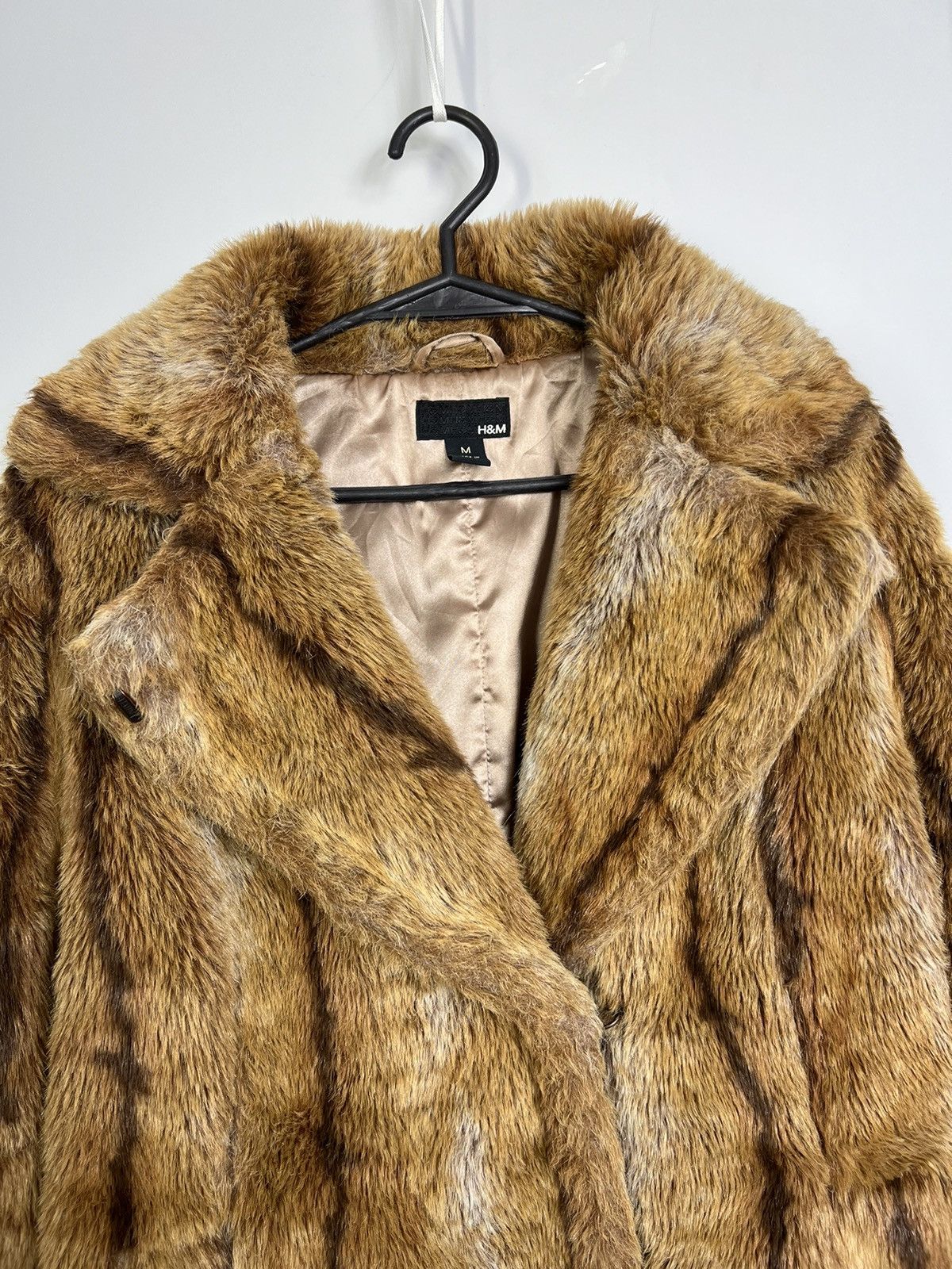 Other Beautiful Women's Fur H&M Avant Garde Size M / US 6-8 / IT 42-44 - 2 Thumbnail