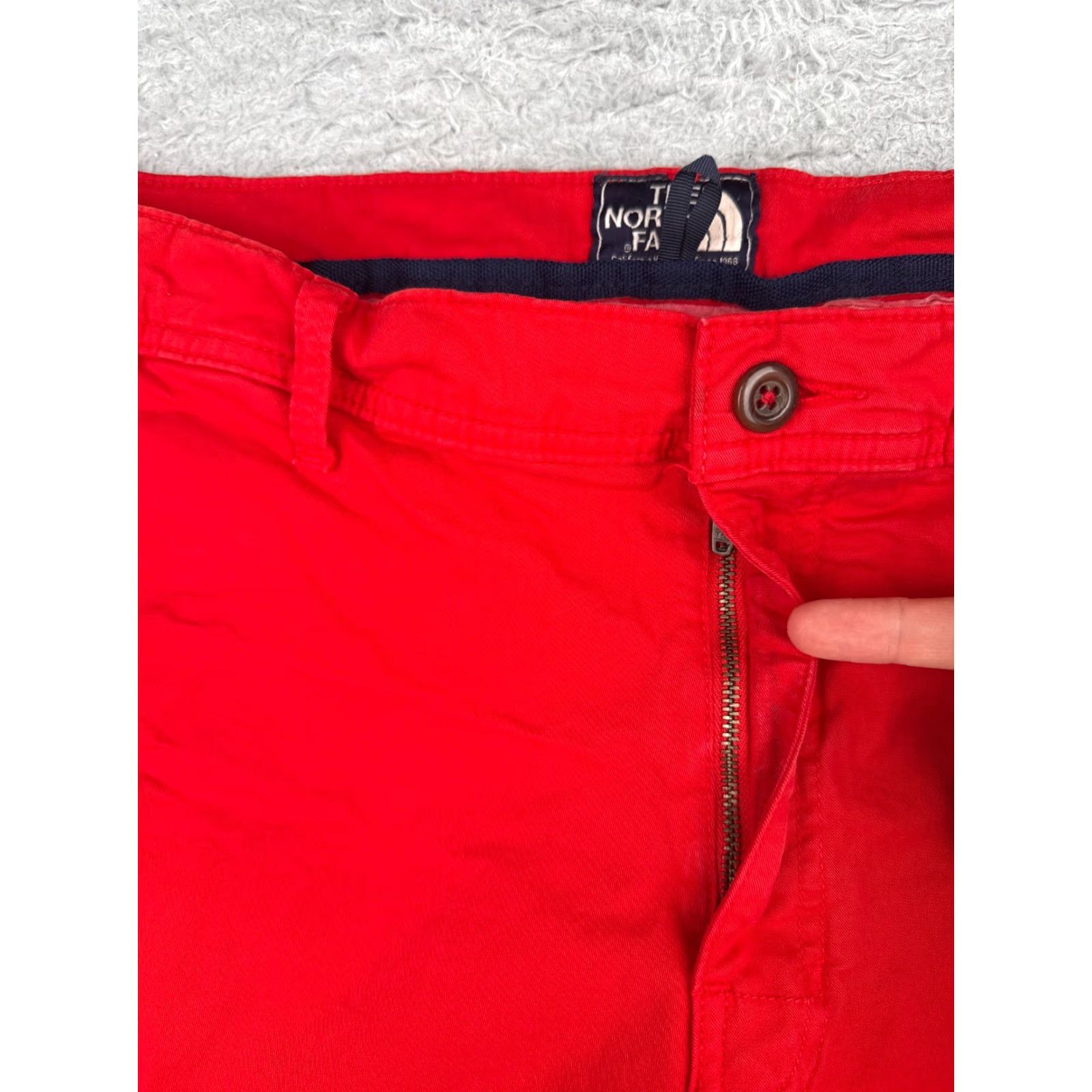 The North Face VINTAGE The North Face Shorts Men Large 34 Red Cotton Twill Cargo - 34x9 Inseam, Regular Fit, Belted, Pockets, Canvas Utility Short Mens Size US 34 / EU 50 - 6 Thumbnail