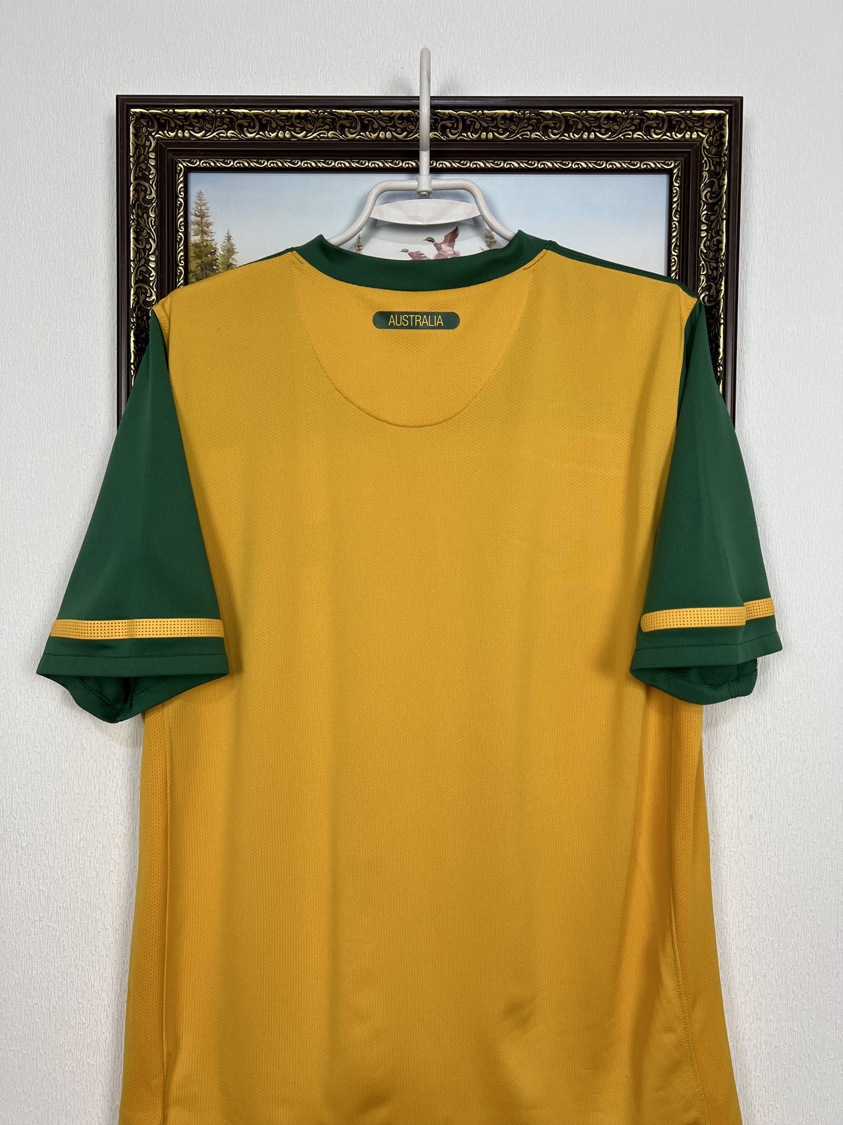 Nike Australia Home football shirt 2010 Soccer Nike Jersey Men Size US L / EU 52-54 / 3 - 16 Thumbnail