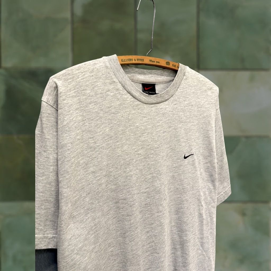 Nike VINTAGE Nike Mini Swoosh Gray Embroidered Tee Shirt Sz Large 90s Mens T-Shirt Embroidered Gray 90s Nike Shirt Size US L / EU 52-54 / 3 - 1 Thumbnail