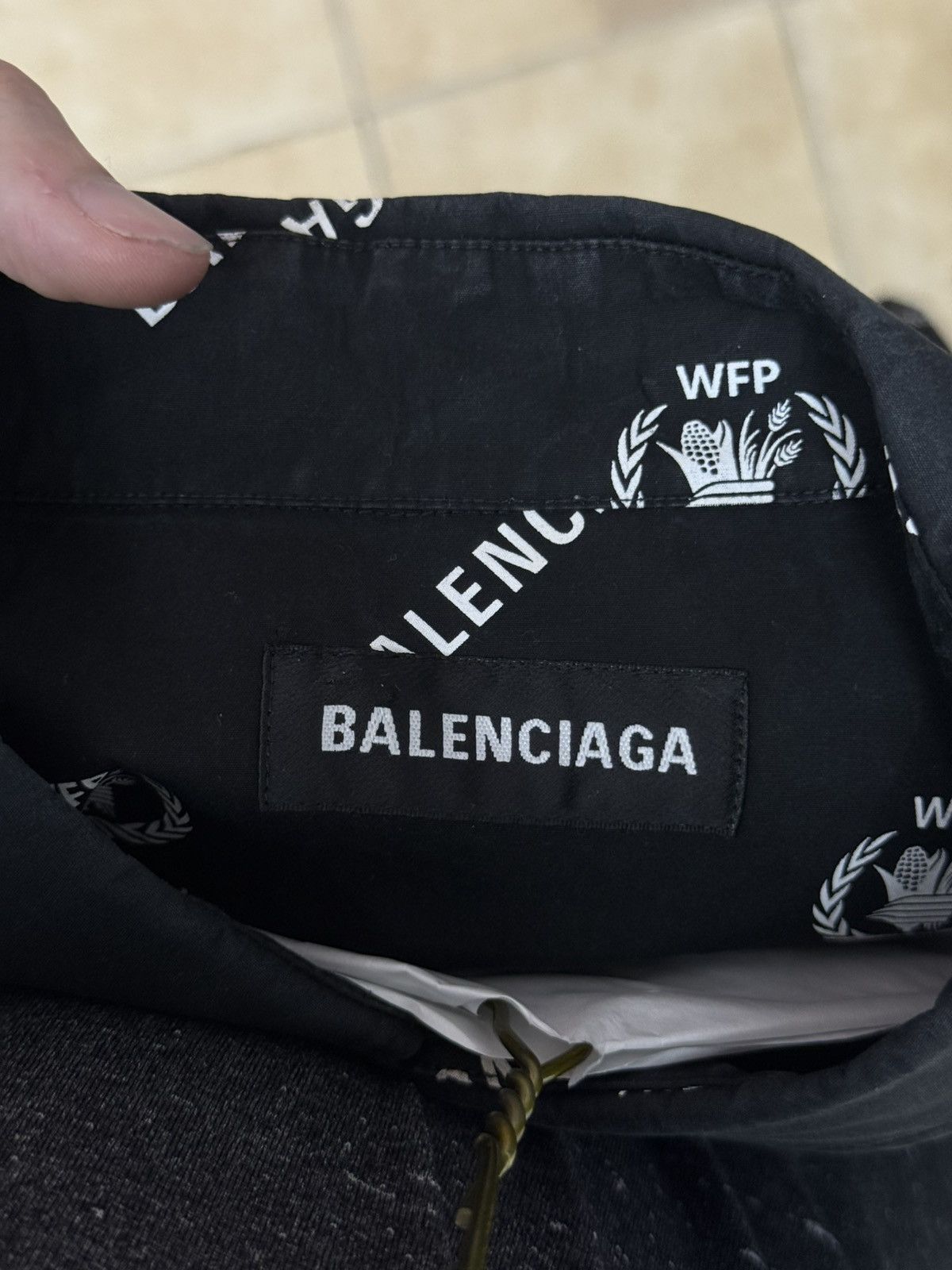 Balenciaga Balenciaga Button Up Tee Shirt Size 41 All Over Logo Size US S / EU 44-46 / 1 - 12 Thumbnail