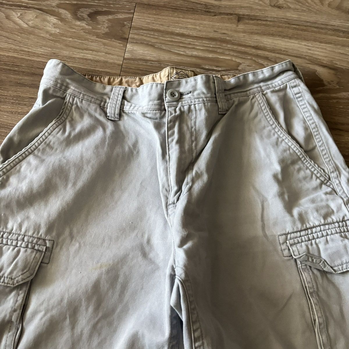 Vintage Crazy Vintage Y2K/2000s Grey Streetwear Skater Style Cargo Shorts! Size 36 Size US 35 - 2 Thumbnail