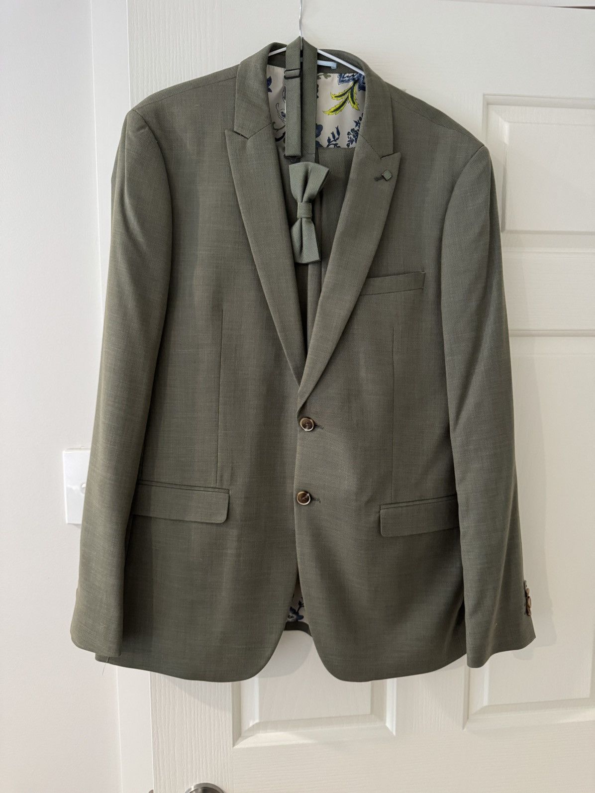 Other Politix Slim Stretch Suit Set w/ Bow Tie Size 34R - 2 Thumbnail