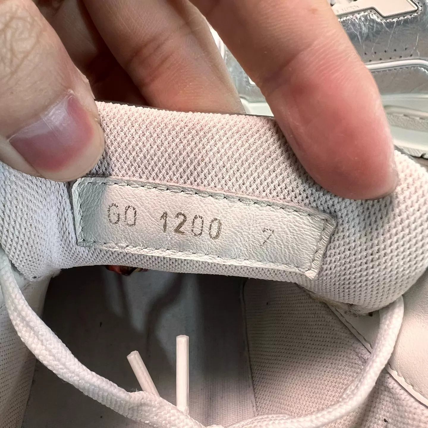 Louis Vuitton LV Trainer Liquid Silver/Orange TinFoil UK7(41) Worn Size US 8 / EU 41 - 7 Thumbnail