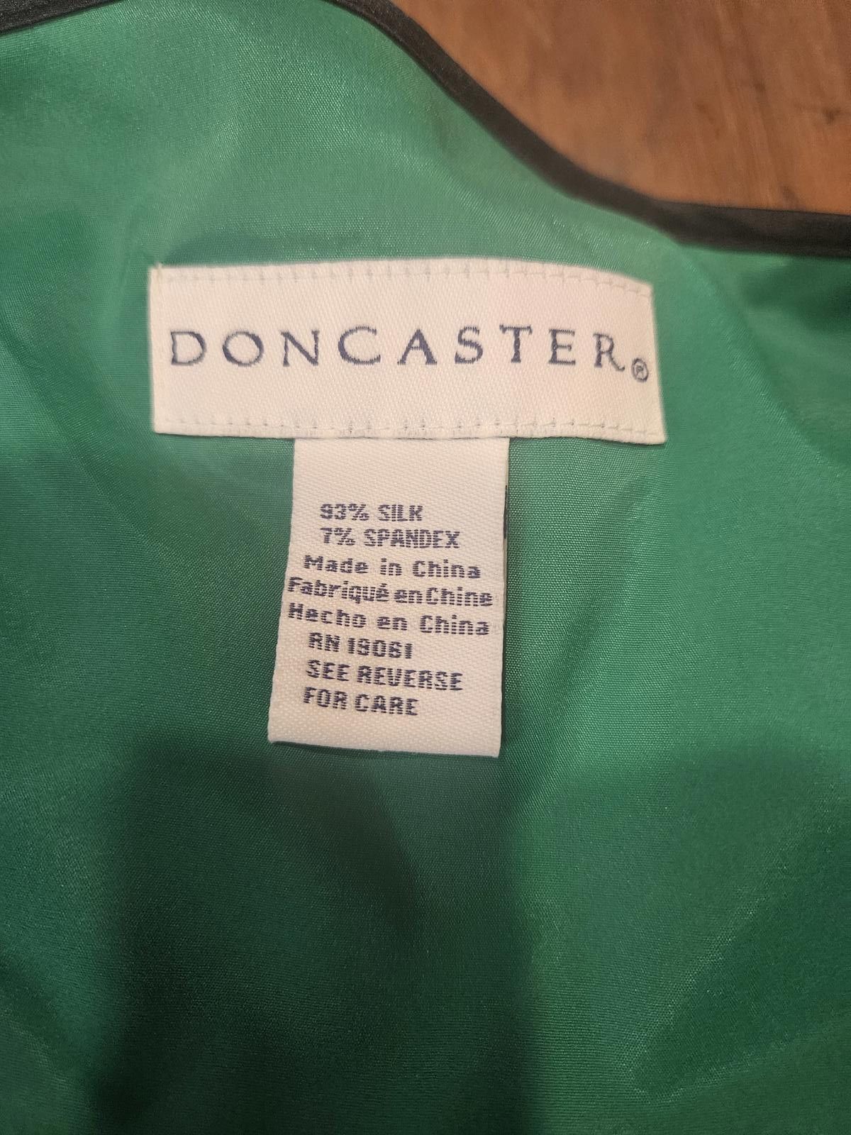 Designer Nwt Doncaster Elegant Green Silk Camisole with Black Trim Size S / US 4 / IT 40 - 5 Thumbnail