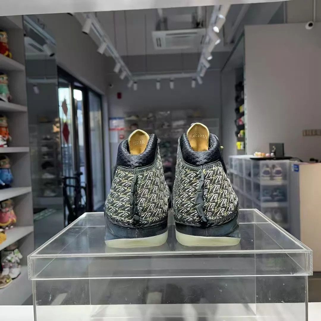 Nike Trophy Room x AJ23 Black/Gold 44.5 Tried On Size US 10.5 / EU 43-44 - 4 Thumbnail