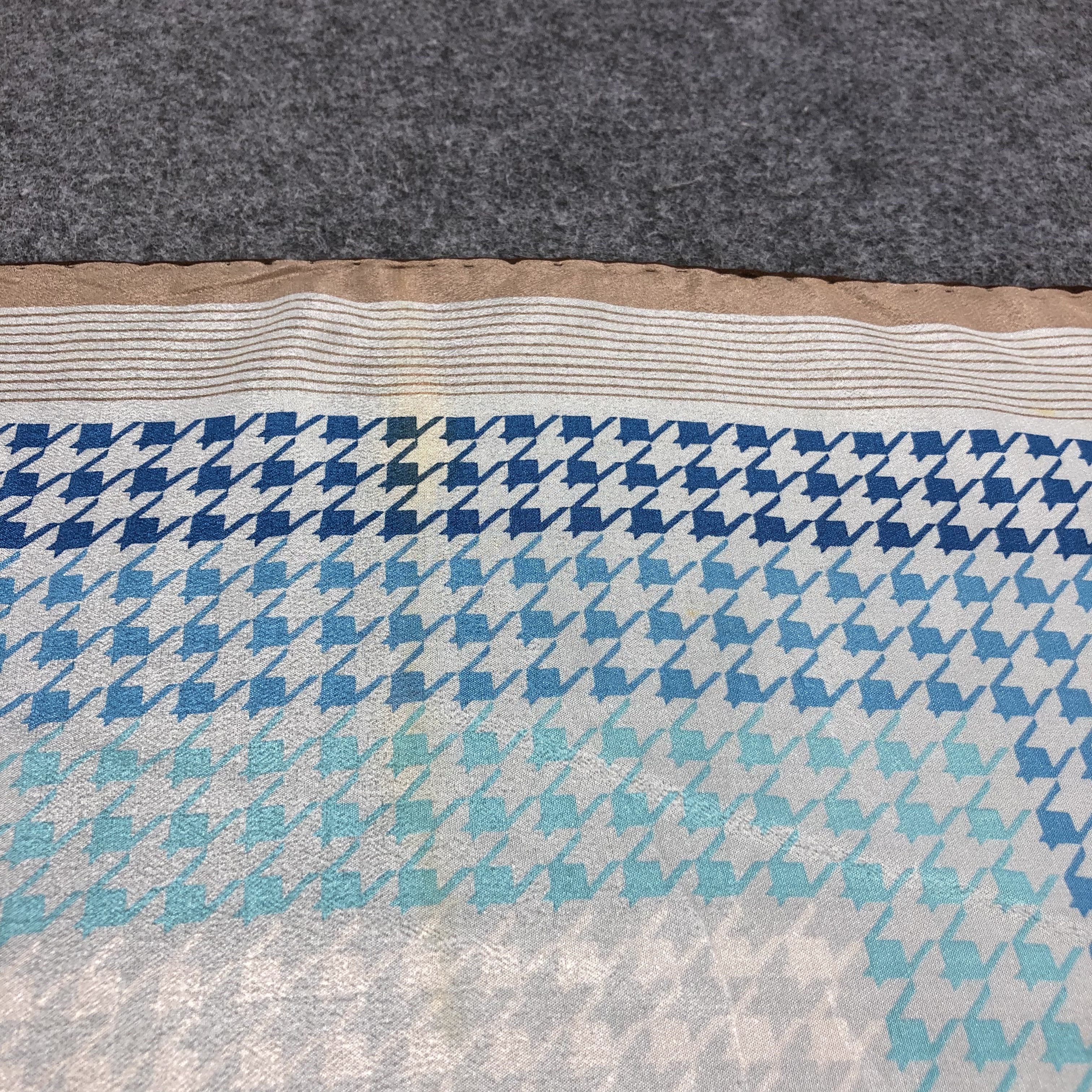 Hardy Amies Vintage Hardy Amies Hounds Tooth Silk Scarf M307 Size ONE SIZE - 7 Thumbnail