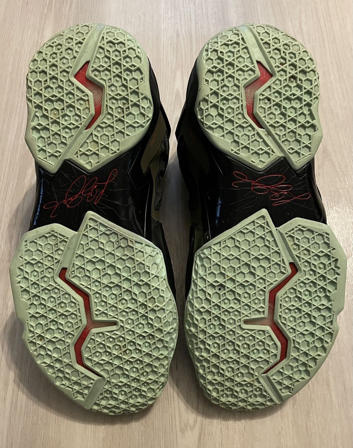 Designer × Nike Nike LeBron 11 Kings Pride Original Box And Receipt Sz 9.5 Size US 9.5 / EU 42-43 - 3 Thumbnail
