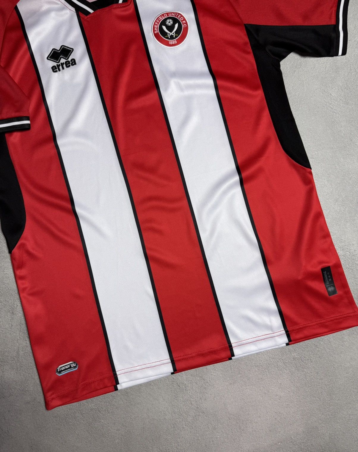 Errea Sheffield United 2023 2024 Home Shirt Soccer Jersey Errea Size US L / EU 52-54 / 3 - 4 Thumbnail