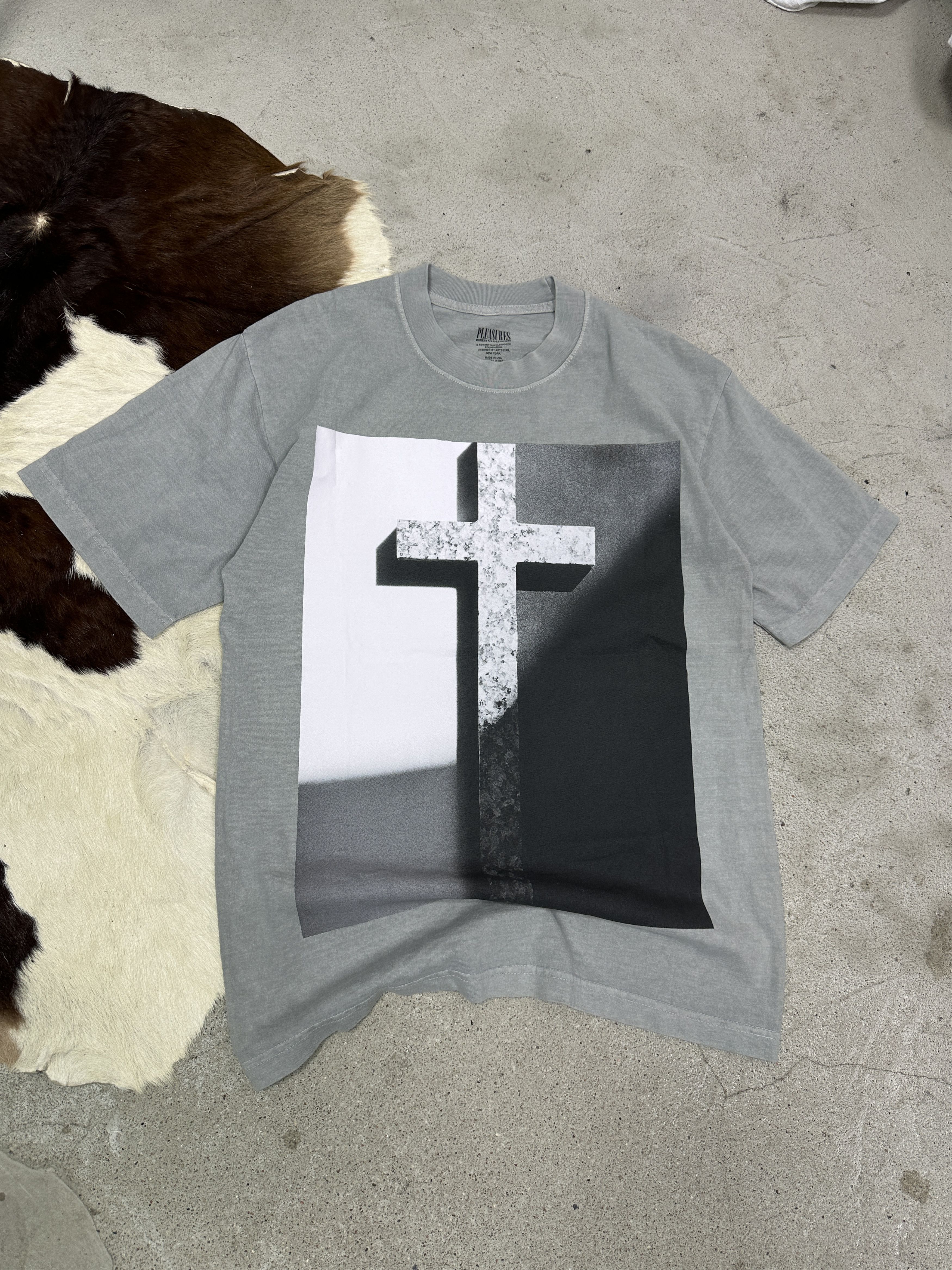 Pleasures Vintage Streetwear Pleasures Robert Mapplethorpe T-shirt 00s Size US S / EU 44-46 / 1 - 1 Thumbnail