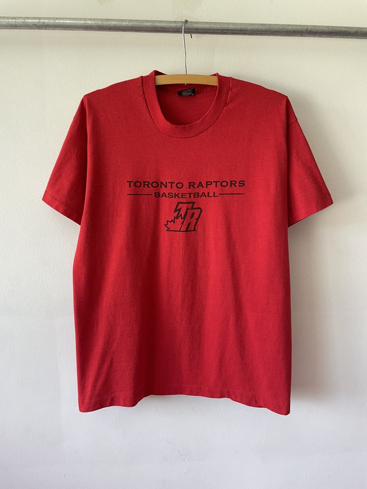 NBA Vintage 90s Toronto Raptors NBA tee Size US L / EU 52-54 / 3 - 1 Thumbnail
